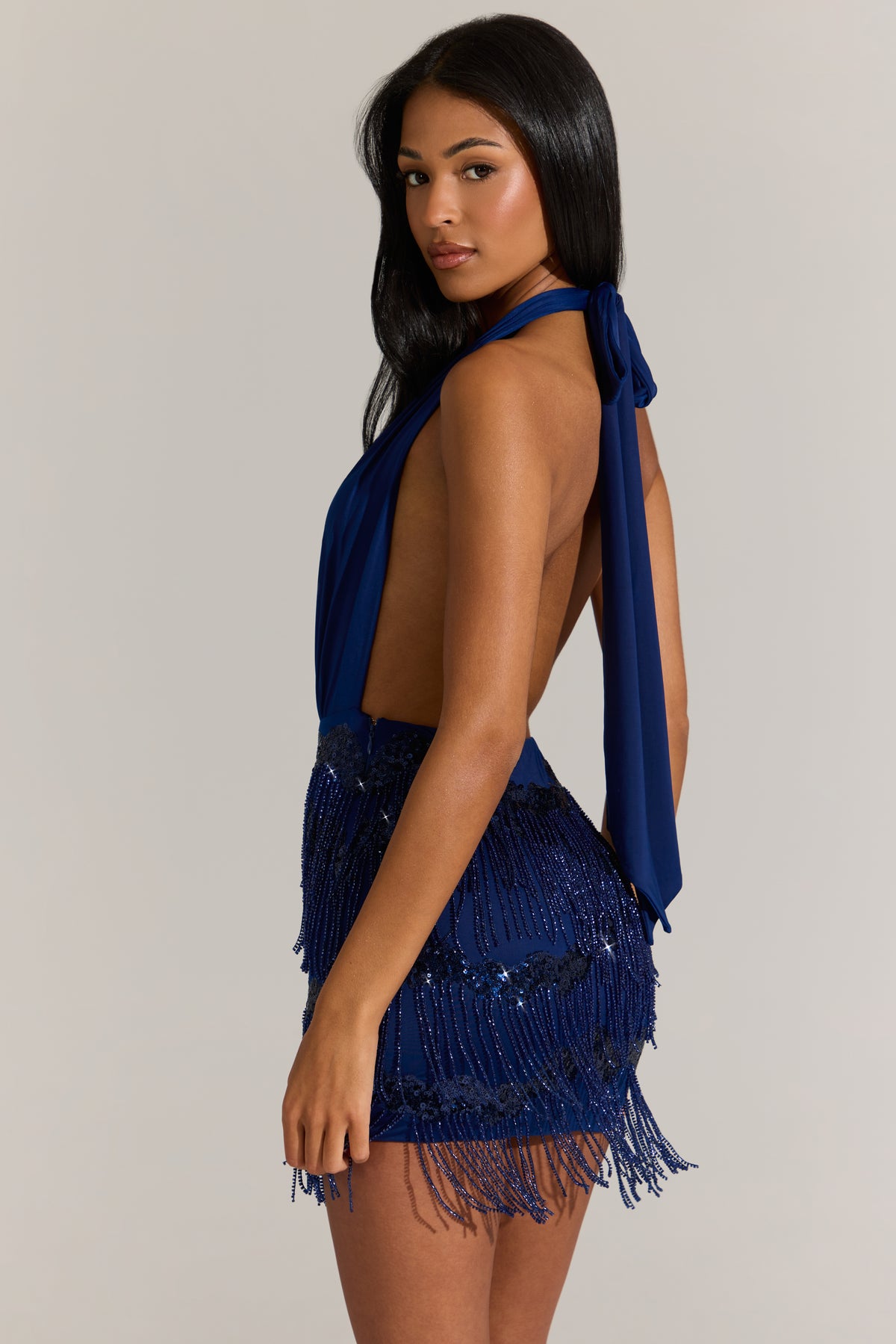 ⁣⁢Minikleid mit Fransenrock und Neckholder in Kobaltblau⁤⁣ - 2