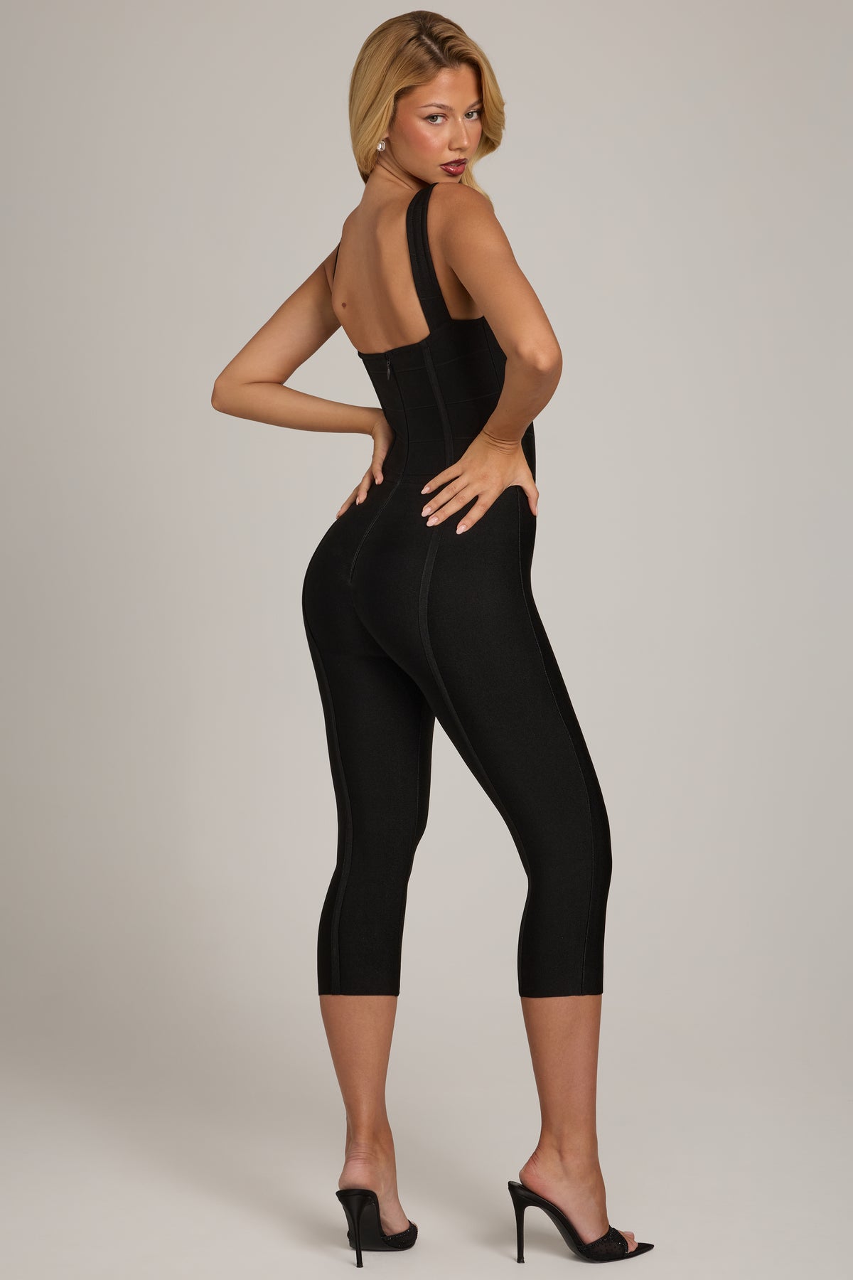 ⁣⁢Bandage-Capri-Jumpsuit in Schwarz⁤⁣