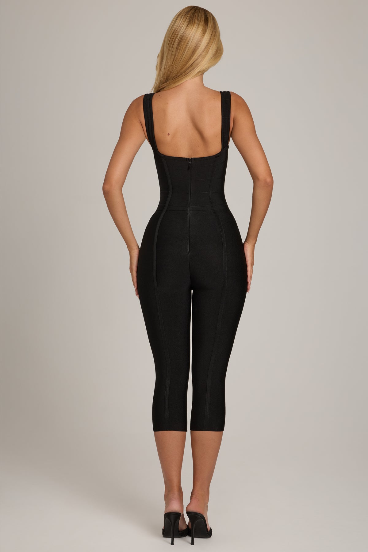 ⁣⁢Bandage-Capri-Jumpsuit in Schwarz⁤⁣