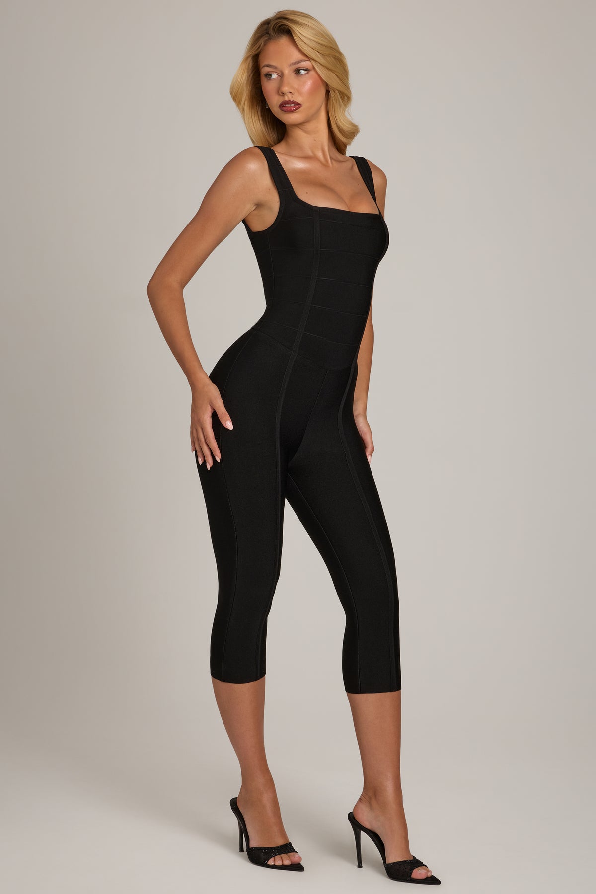⁣⁢Bandage-Capri-Jumpsuit in Schwarz⁤⁣