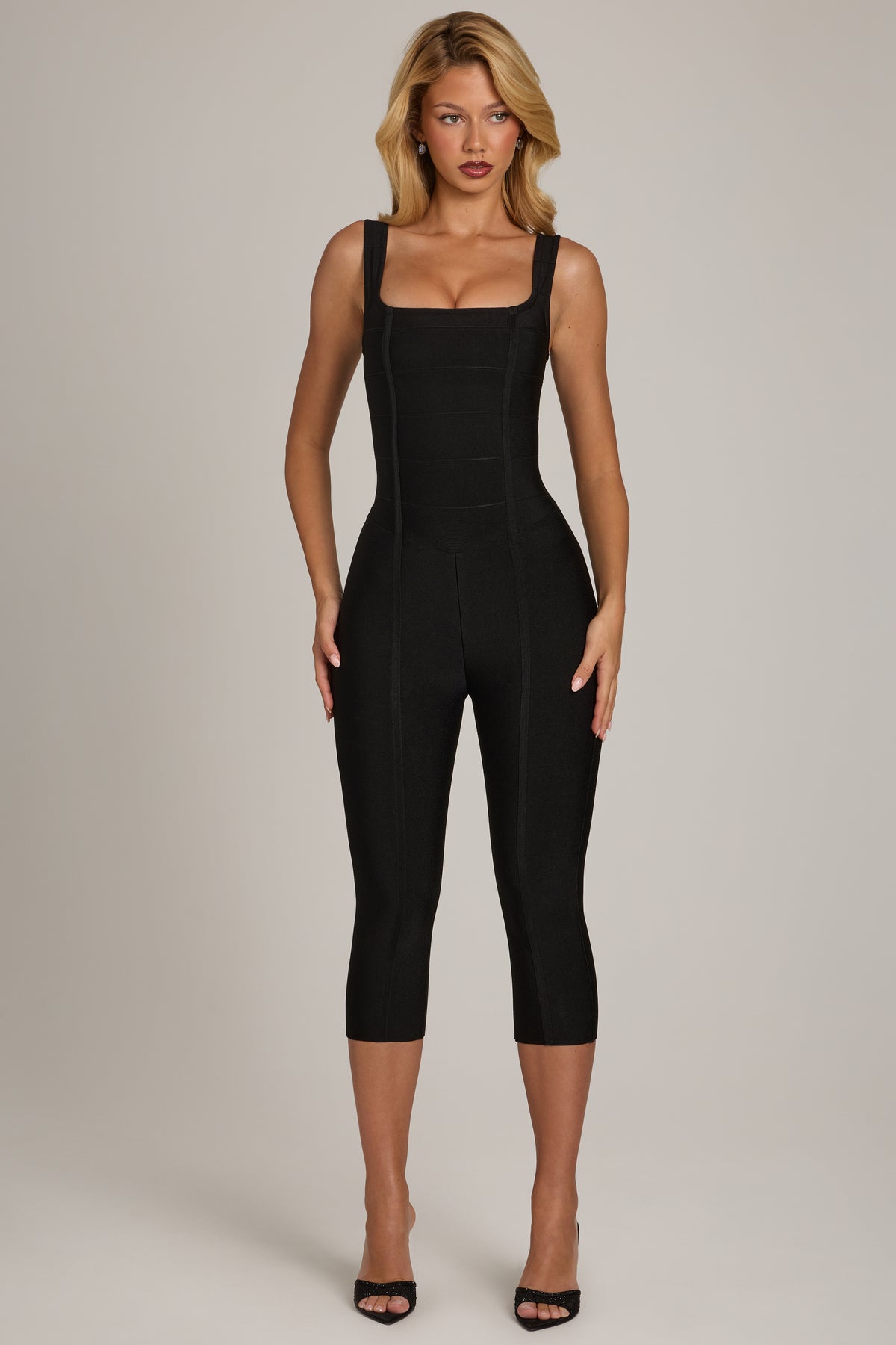 ⁣⁢Bandage-Capri-Jumpsuit in Schwarz⁤⁣