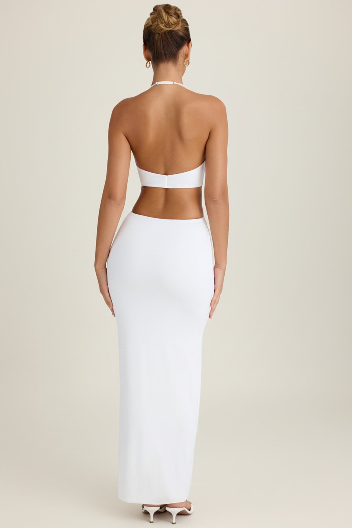 ⁣⁢Cut-Out-Neckholder-Maxikleid in Weiß⁤⁣