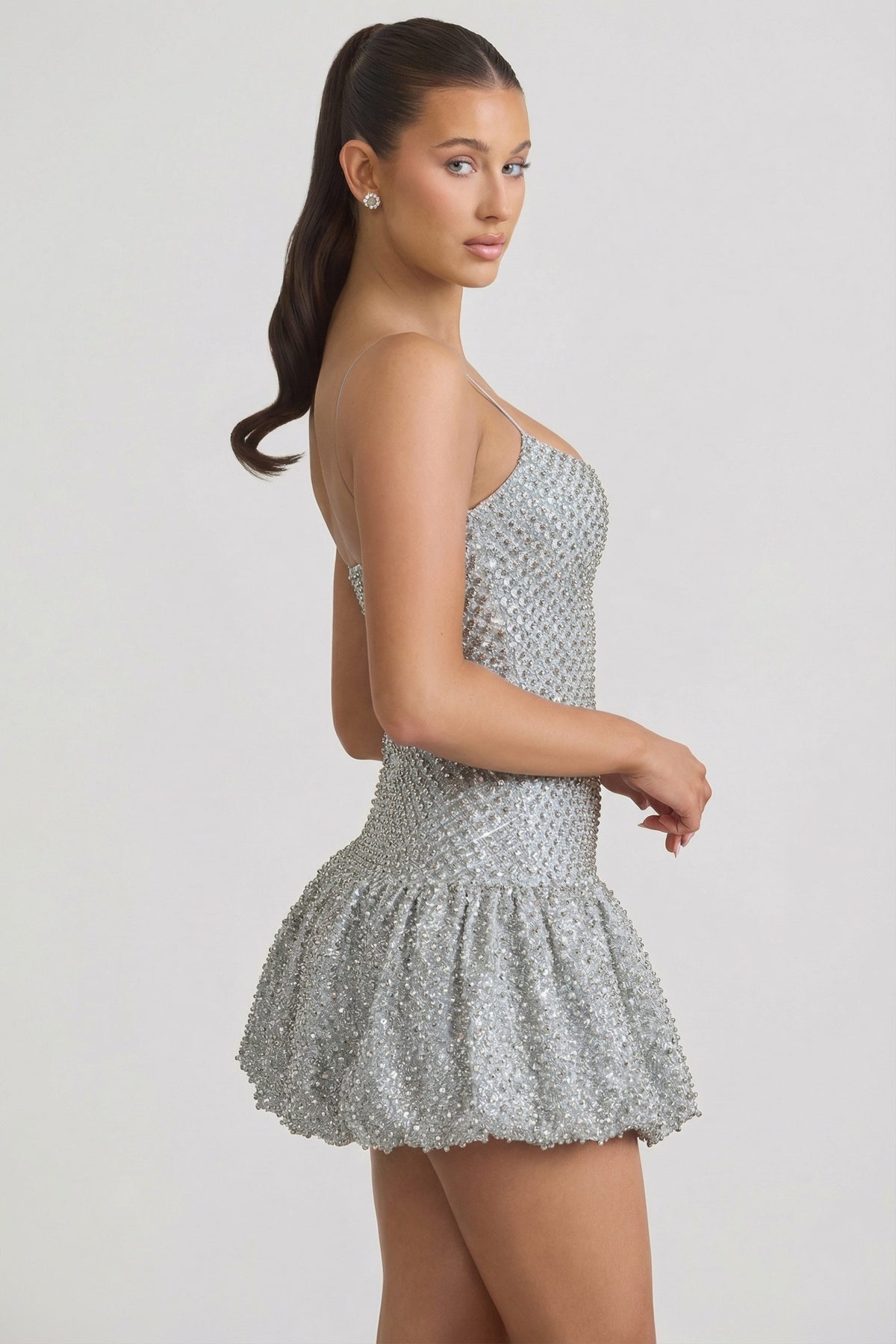 ⁣⁢Verziertes Minikleid mit Ballonsaum in Silber⁤⁣