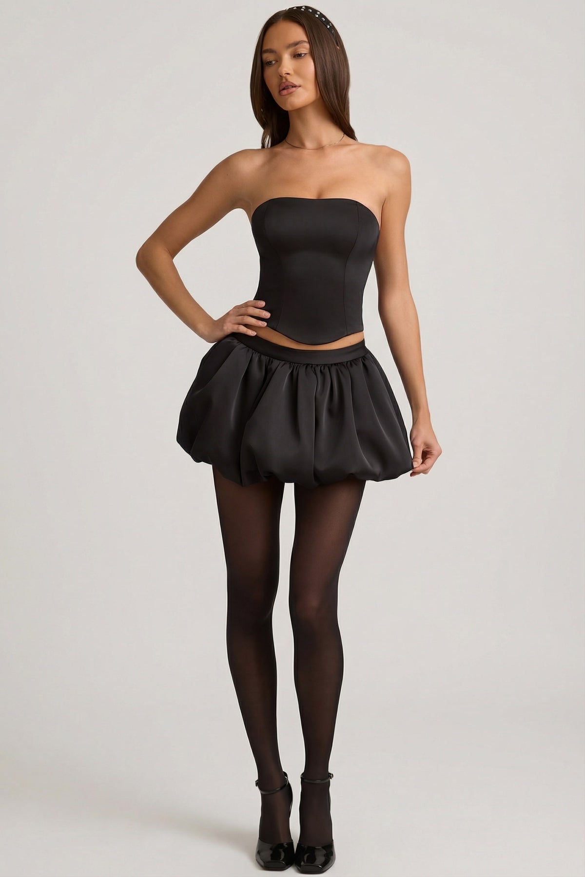 ⁣⁢Mid-Waist-Minirock mit Ballonsaum in Schwarz⁤⁣