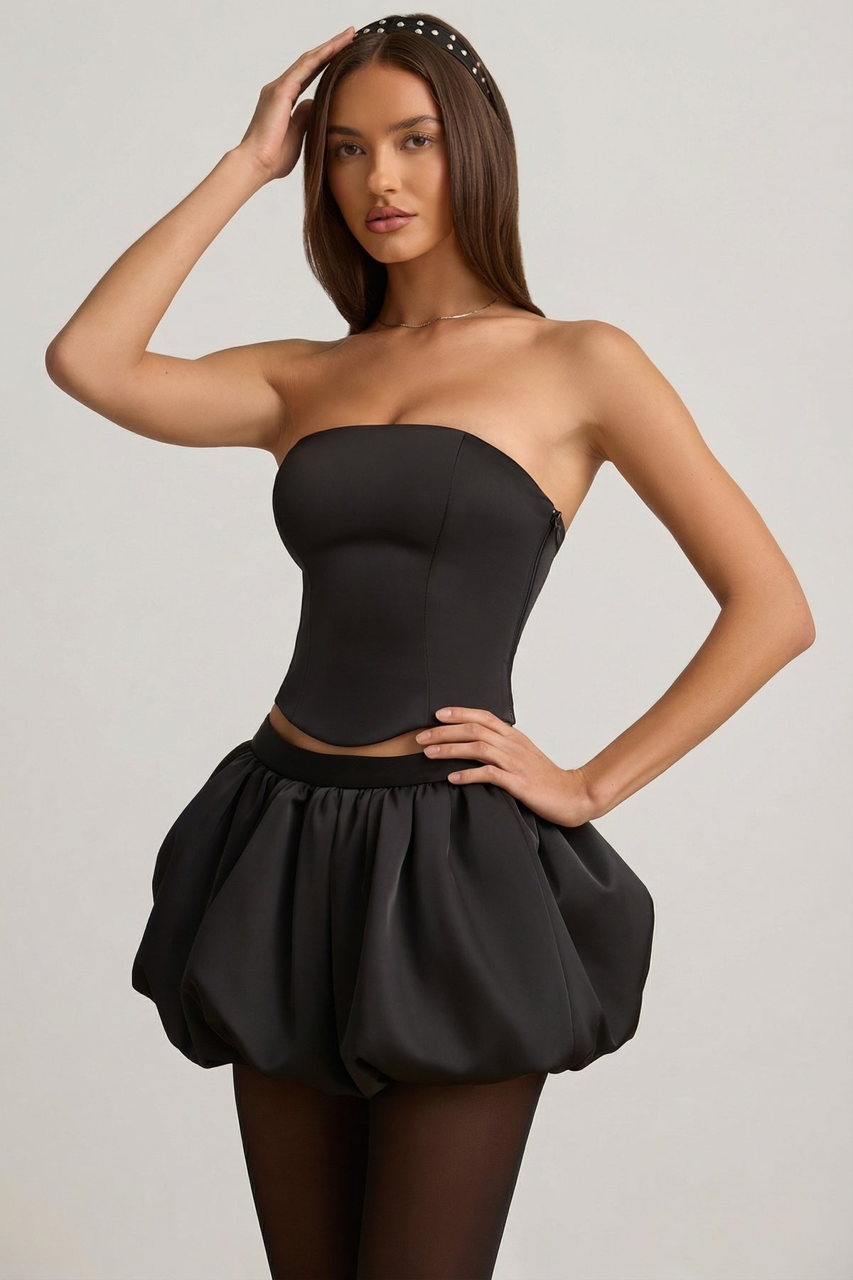 ⁣⁢Mid-Waist-Minirock mit Ballonsaum in Schwarz⁤⁣