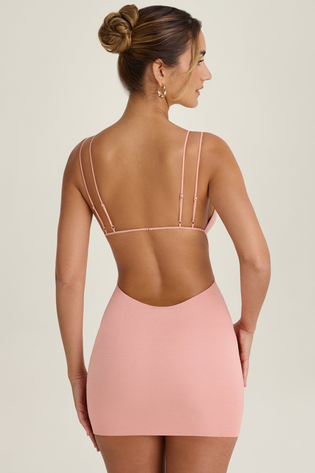 ⁣⁢Minikleid mit Cut-Out und offenem Rücken in Apricot Pink⁤⁣ - 2