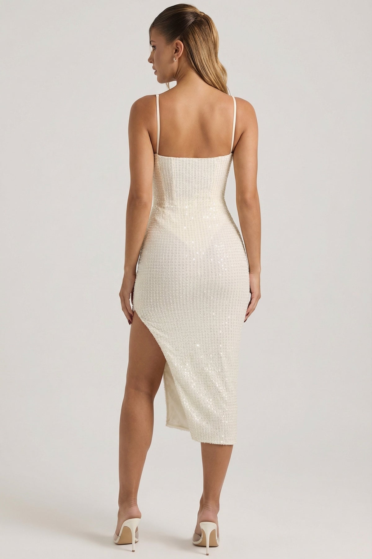 ⁣⁢Verziertes drapiertes Midaxikleid in Weiß⁤⁣