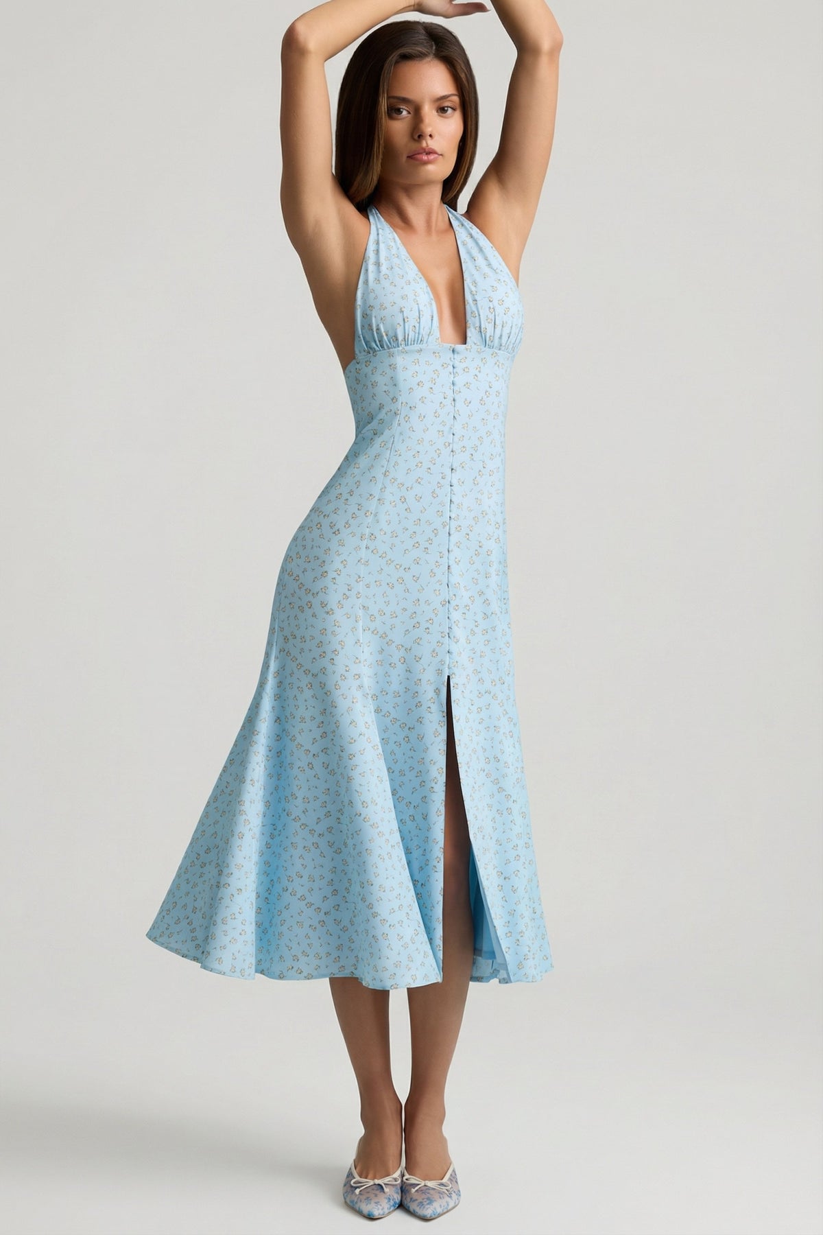 ⁣⁢Midaxikleid mit Neckholder und Blumenmuster in Blau⁤⁣