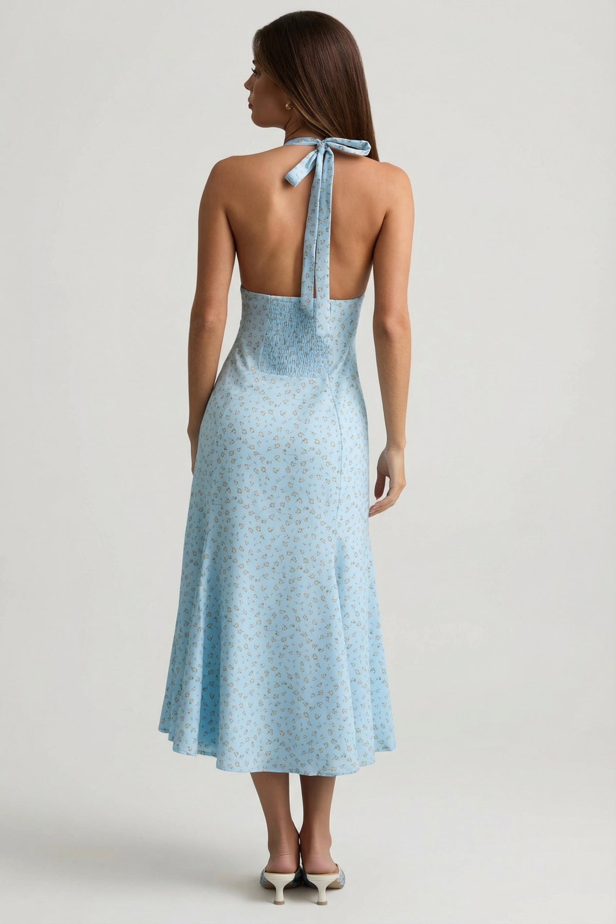 ⁣⁢Midaxikleid mit Neckholder und Blumenmuster in Blau⁤⁣
