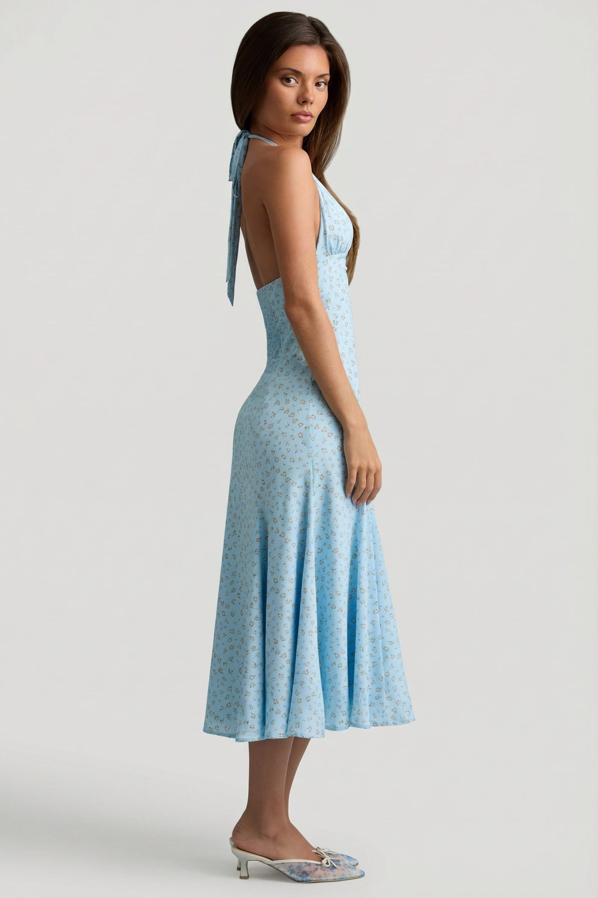 ⁣⁢Midaxikleid mit Neckholder und Blumenmuster in Blau⁤⁣