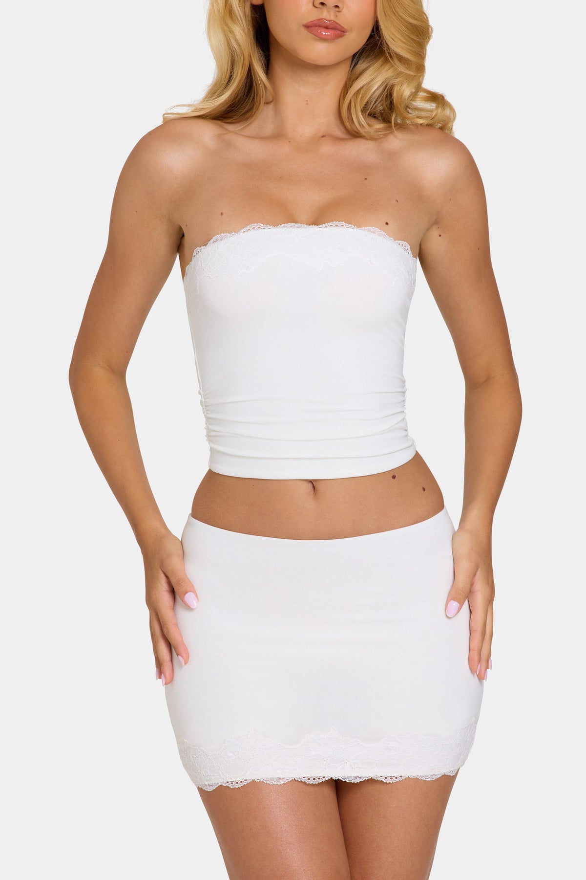 ⁣⁢Modal Bandeau-Top mit Spitzenbesatz in Weiß⁤⁣ - 2