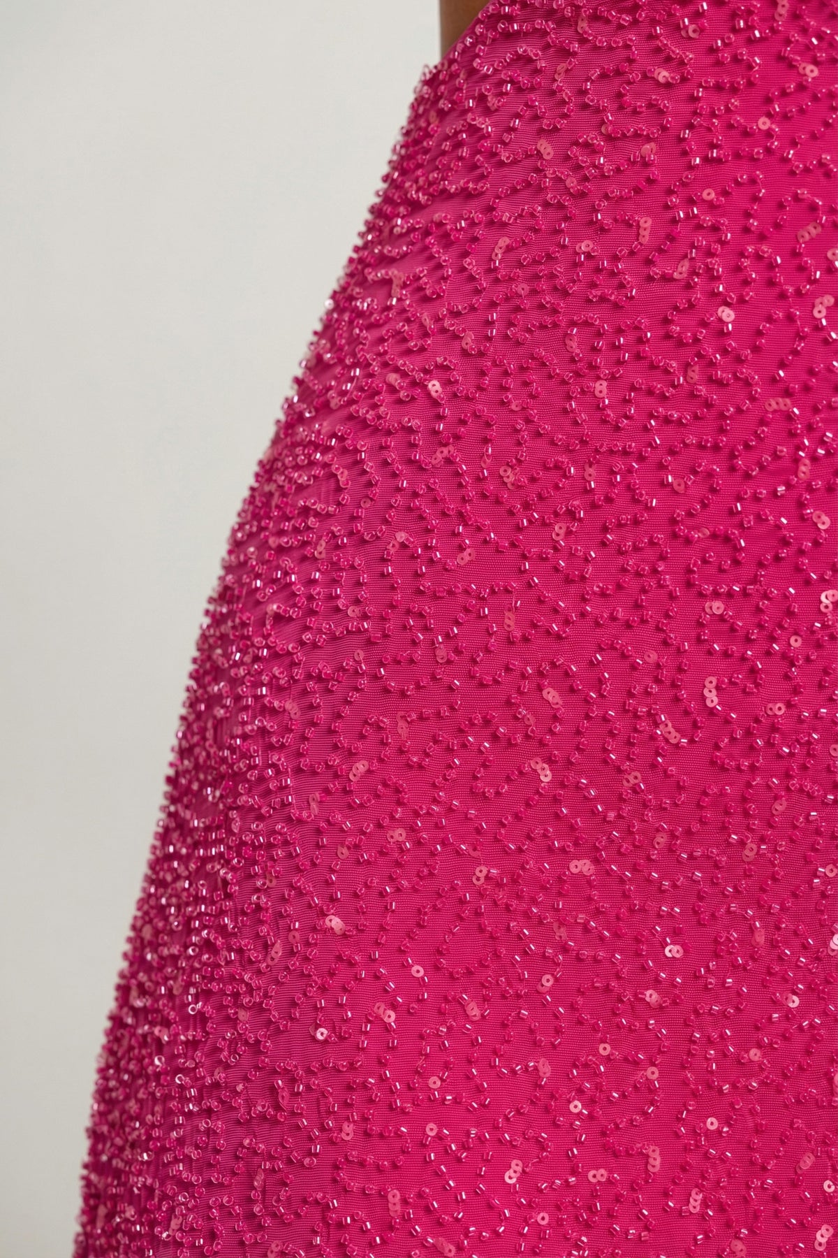 ⁣⁢Verziertes Cut-out-Minikleid in Fuchsia⁤⁣