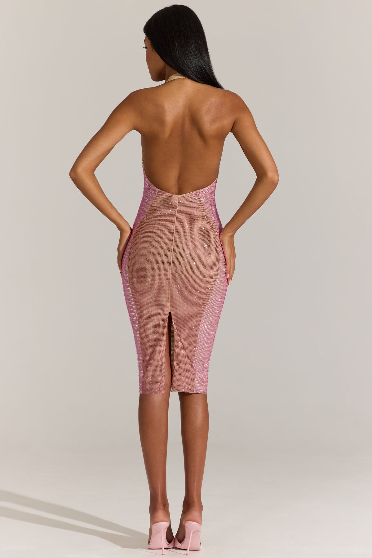⁣⁢Verziertes Midikleid mit tiefem Neckholder-Ausschnitt in Blossom Pink⁤⁣