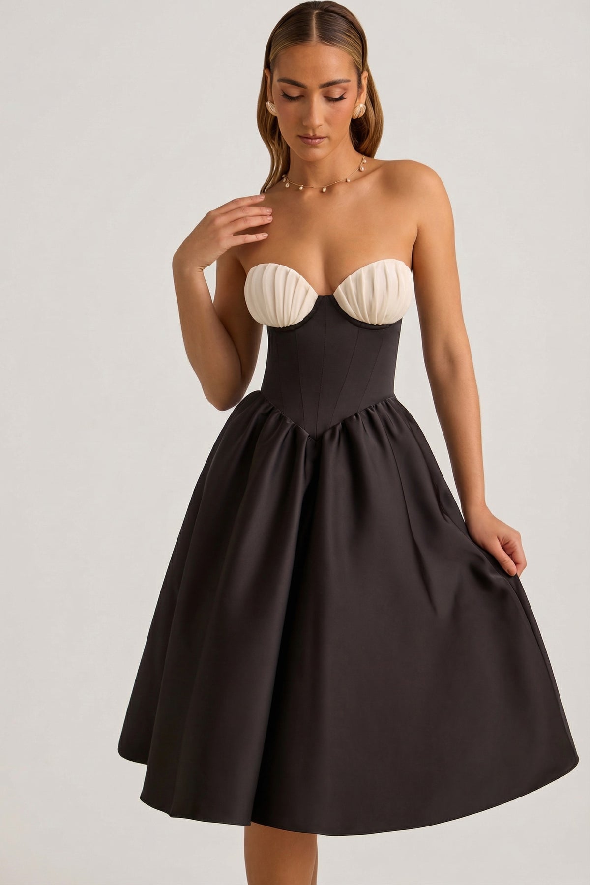 ⁣⁢Trägerloses Korsett-Midikleid in Schwarz⁤⁣