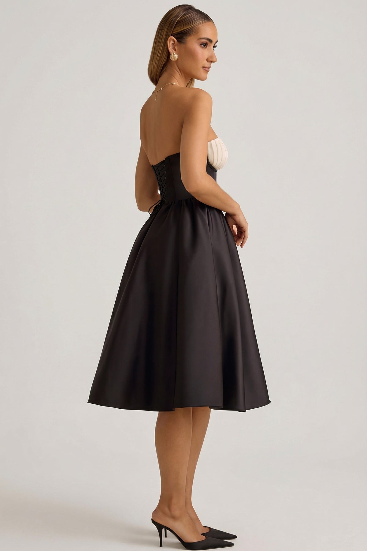 ⁣⁢Trägerloses Korsett-Midikleid in Schwarz⁤⁣