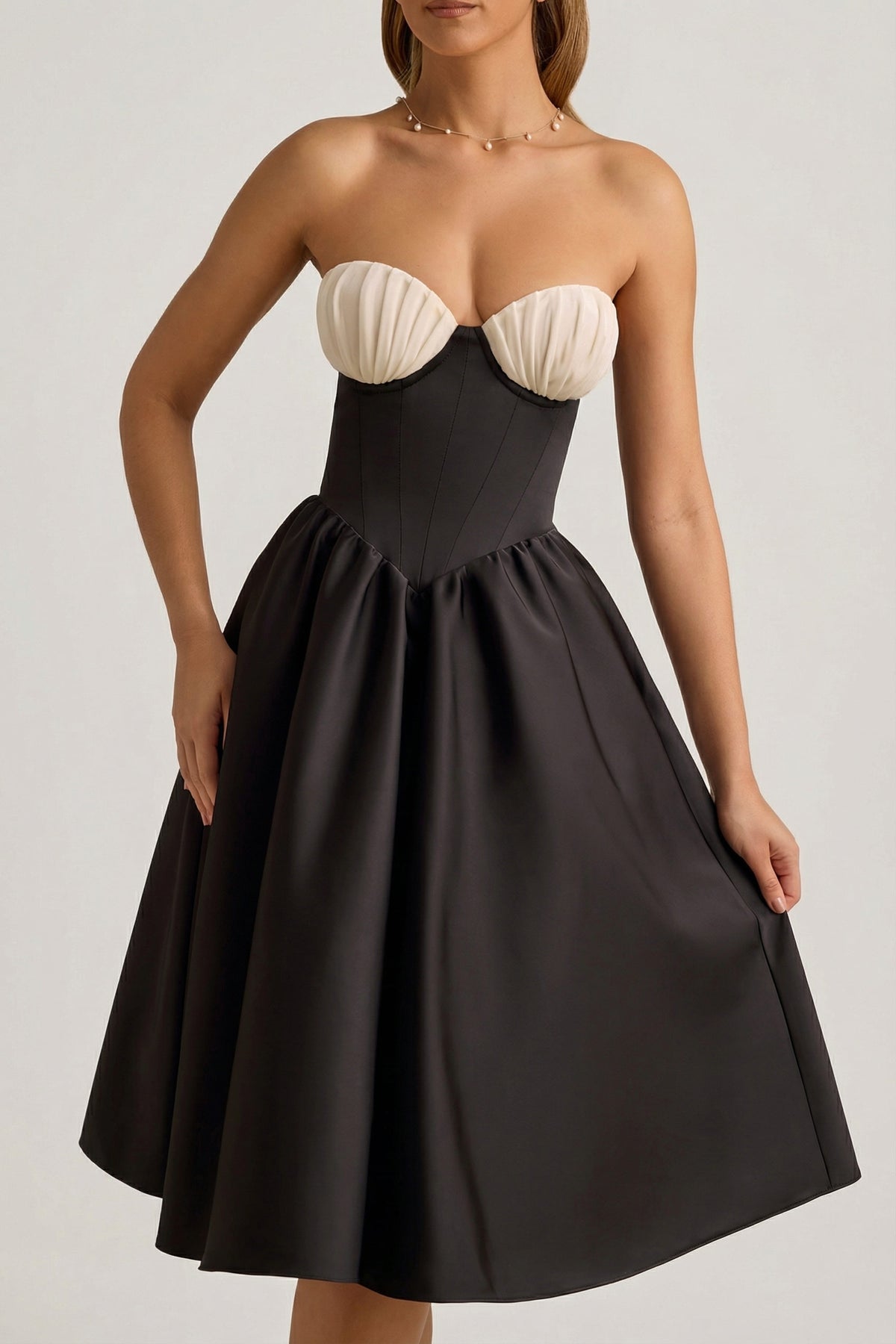 ⁣⁢Trägerloses Korsett-Midikleid in Schwarz⁤⁣