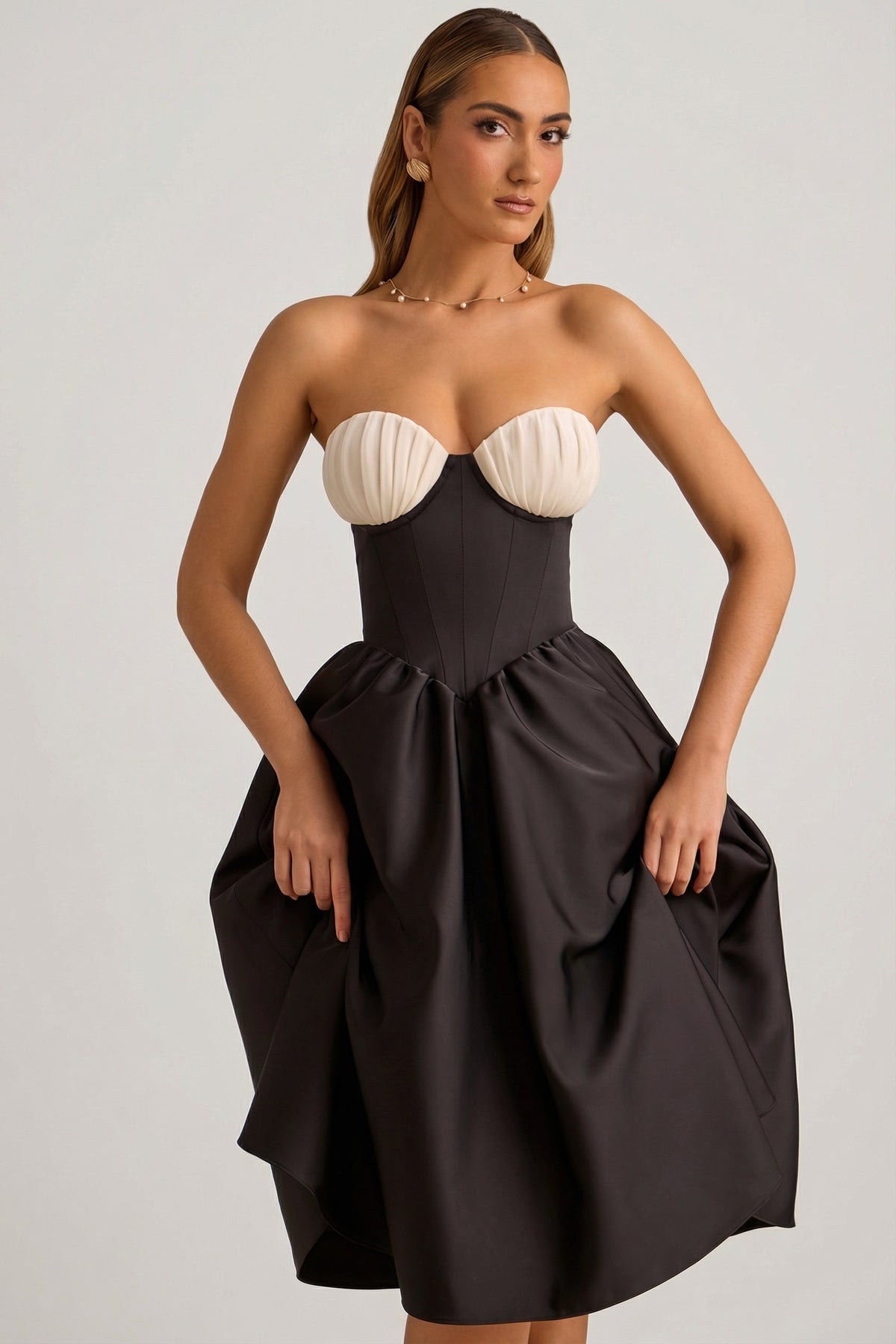 ⁣⁢Trägerloses Korsett-Midikleid in Schwarz⁤⁣
