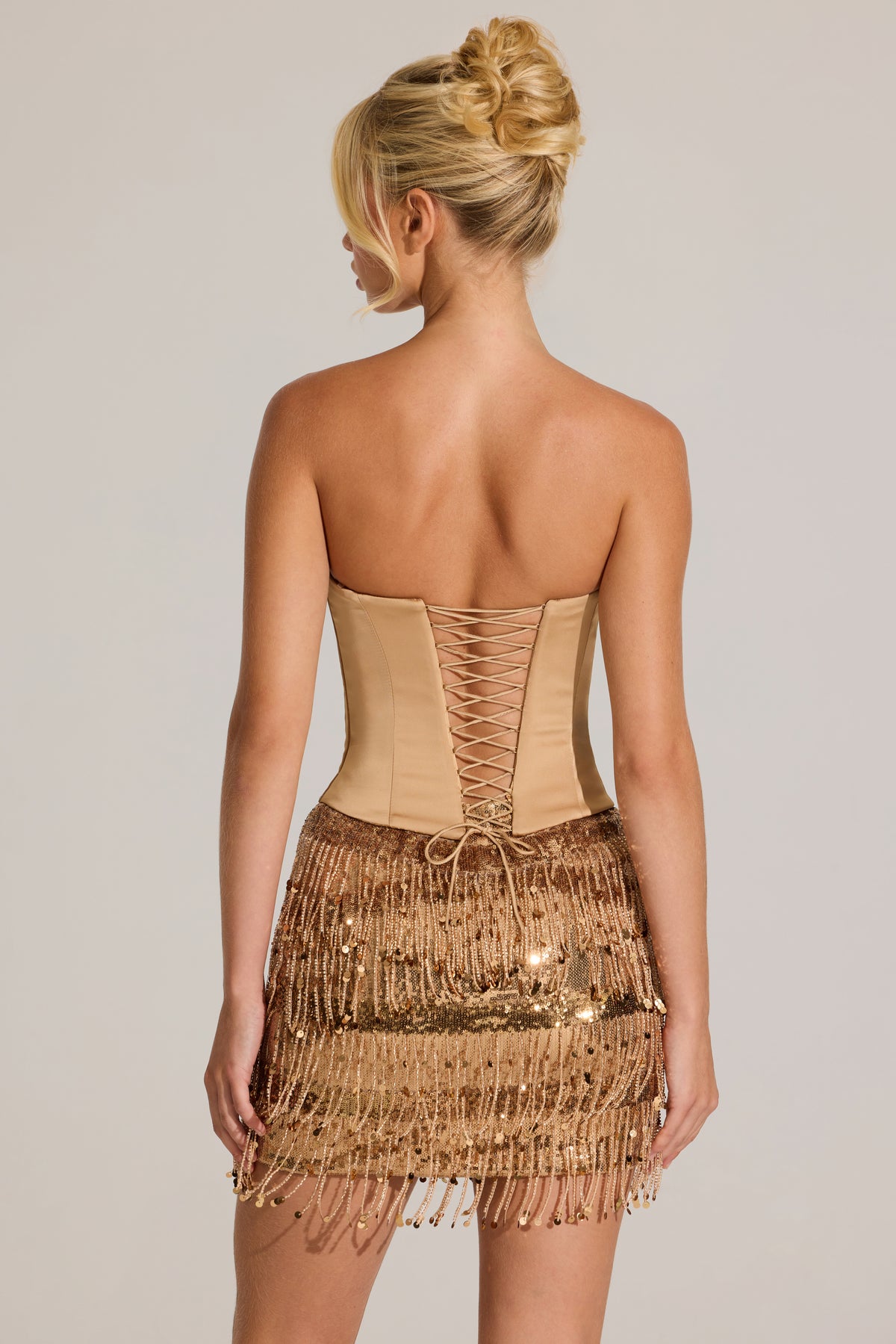 ⁣⁢Satin-Korsett-Minikleid mit Fransen in Gold⁤⁣