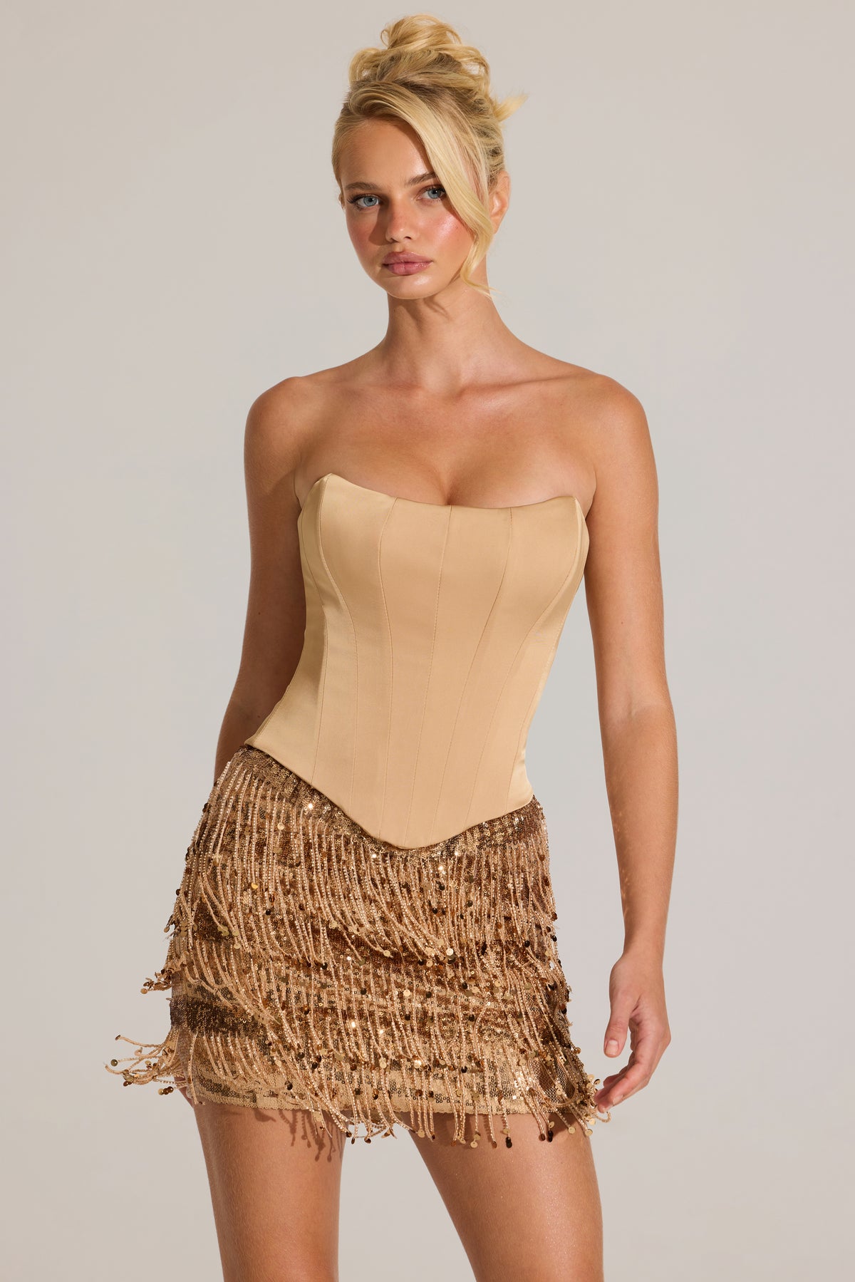 ⁣⁢Satin-Korsett-Minikleid mit Fransen in Gold⁤⁣