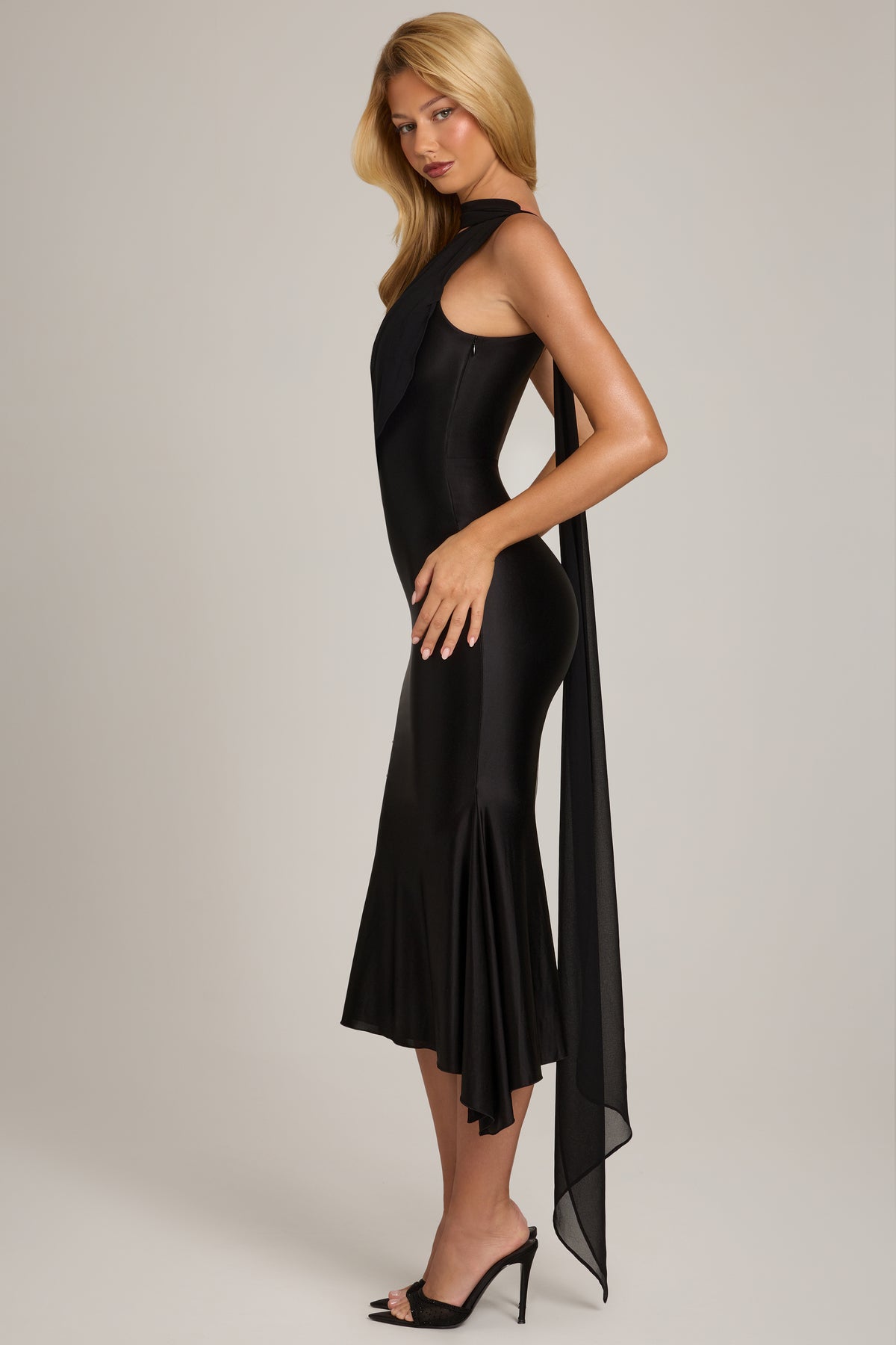 ⁣⁢Midaxikleid mit Schal-Detail in Schwarz⁤⁣