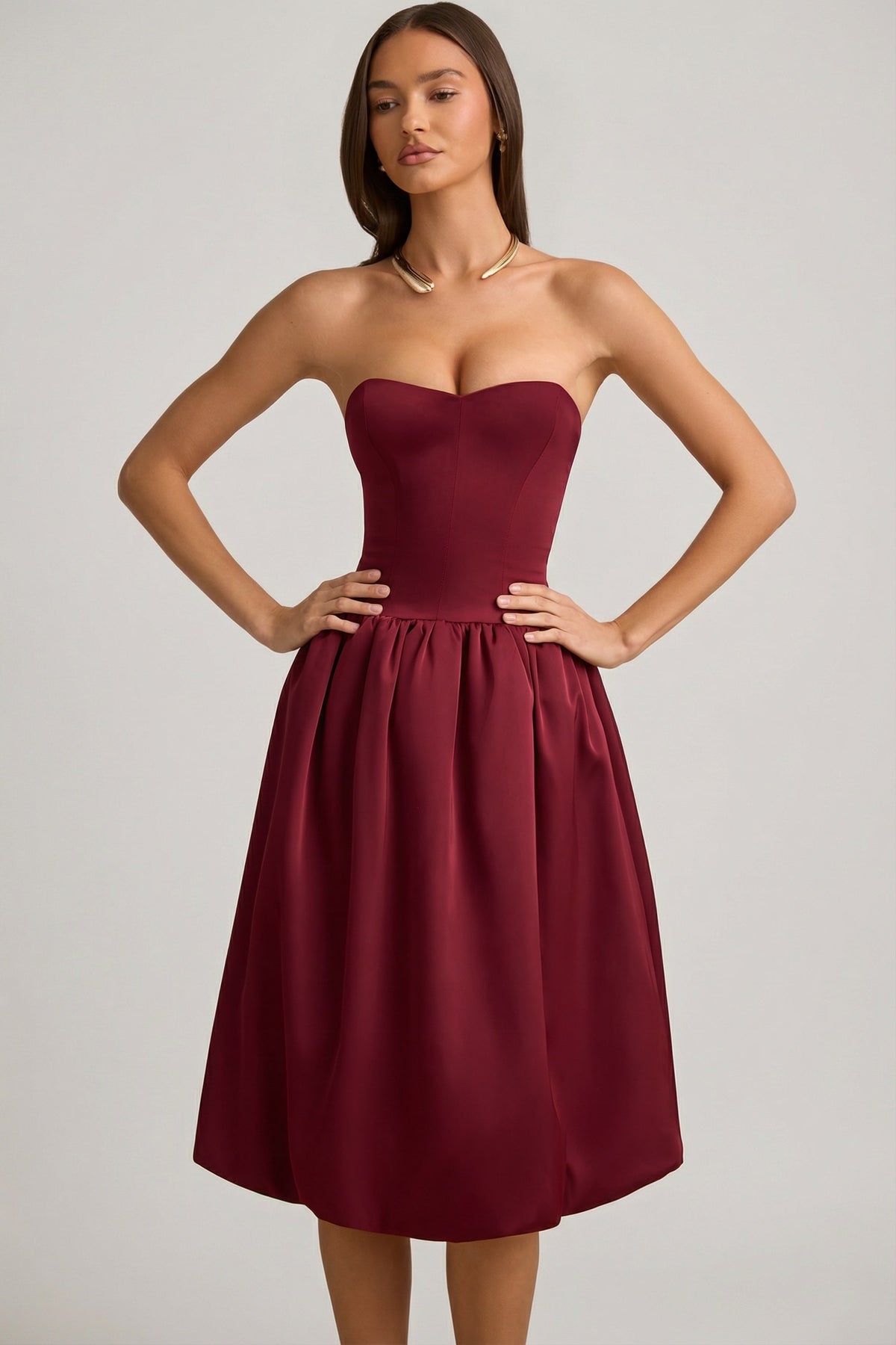 ⁣⁢Midaxi-Kleid mit Schleifen-Detail und Ballon-Saum, umwandelbar in Weinrot⁤⁣