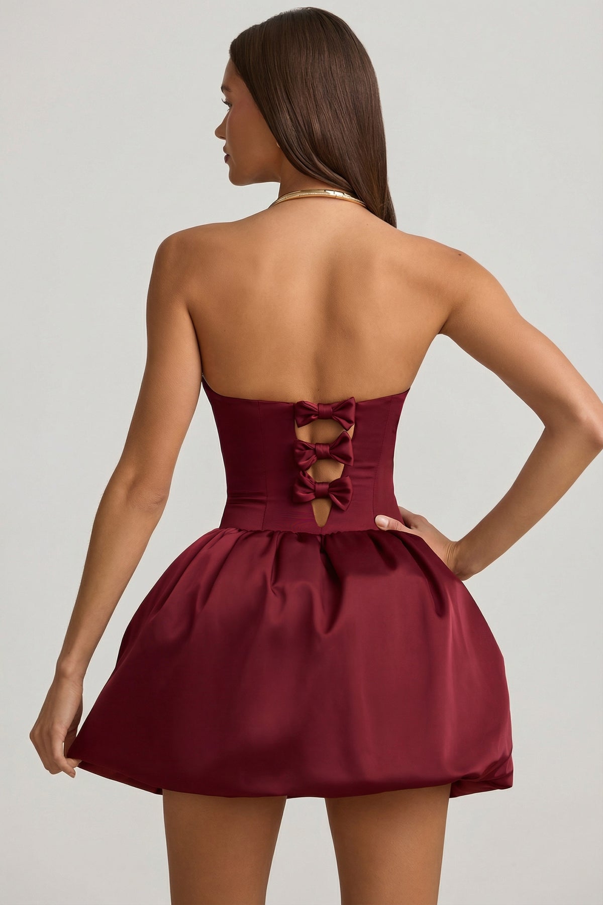 ⁣⁢Midaxi-Kleid mit Schleifen-Detail und Ballon-Saum, umwandelbar in Weinrot⁤⁣