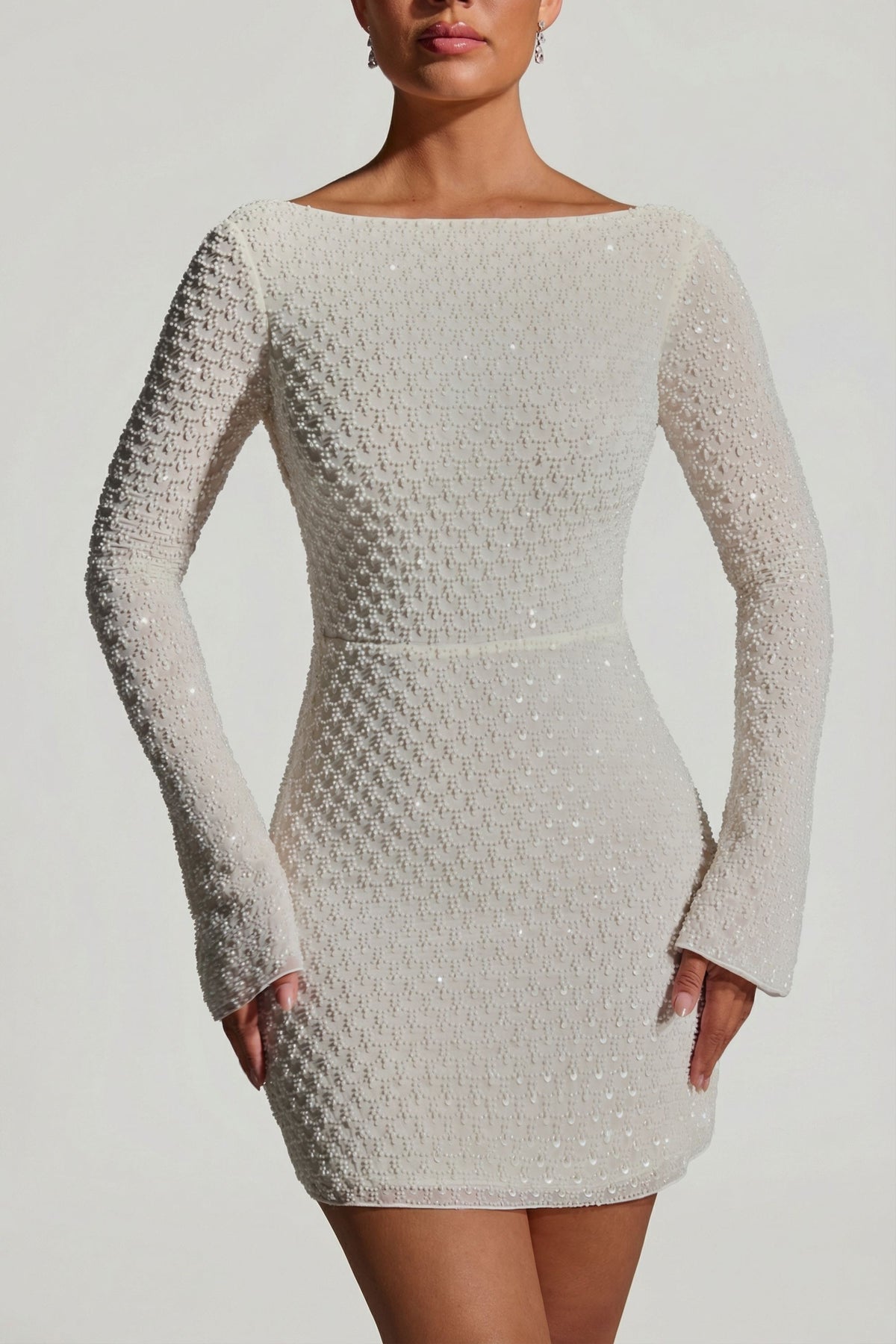 ⁣⁢Verziertes rückenfreies A-Linien-Minikleid in Weiß⁤⁣