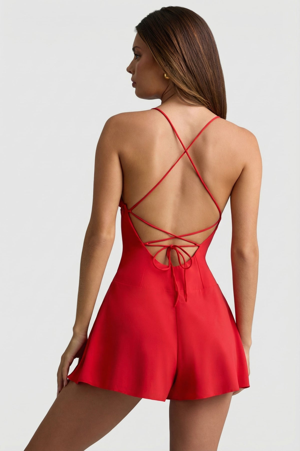 ⁣⁢Geraffter rückenfreier Playsuit in Scharlachrot⁤⁣
