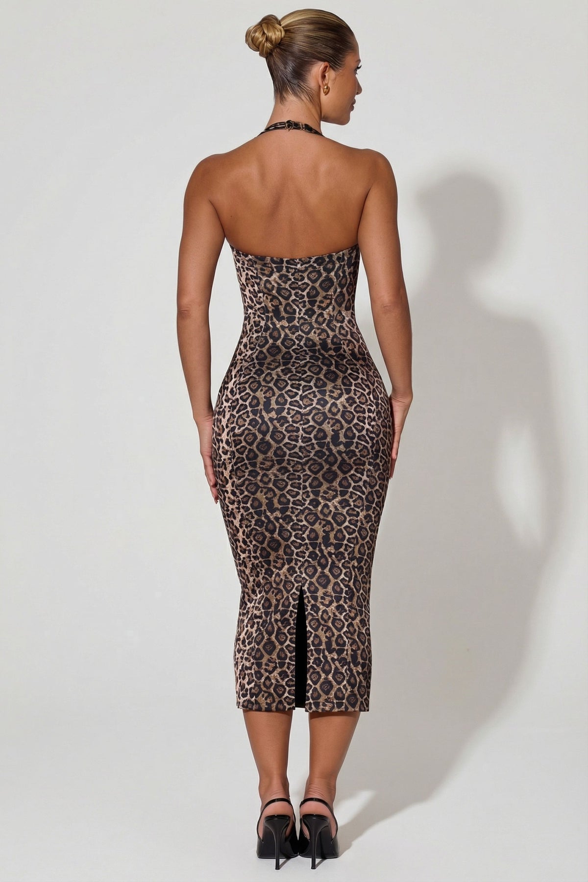 ⁣⁢Lagen-Neckholder-Bodycon-Midikleid im Leopardenmuster⁤⁣