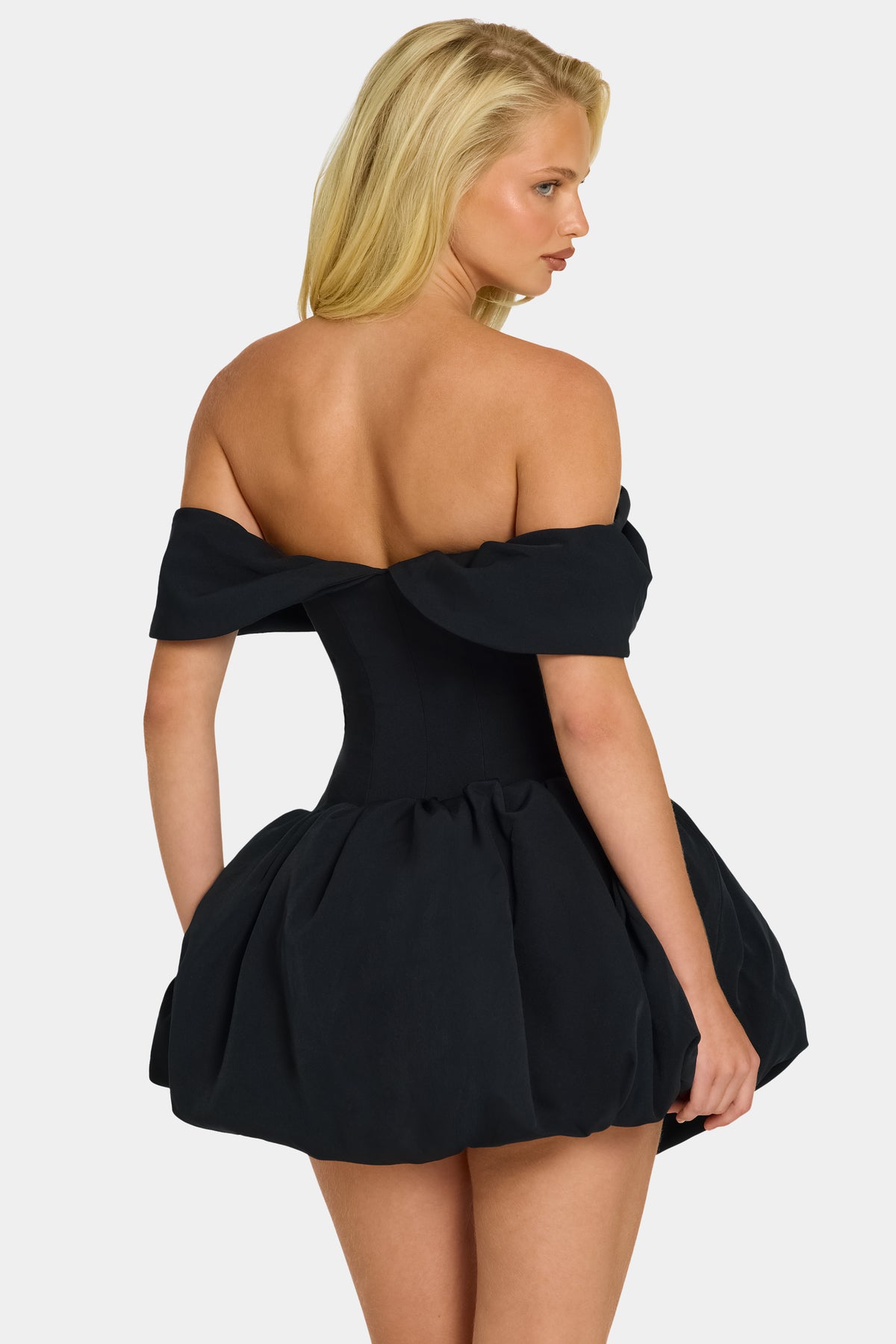 ⁣⁢Mehrlagiges Off-Shoulder-Korsett-Minikleid mit Ballonsaum in Schwarz⁤⁣