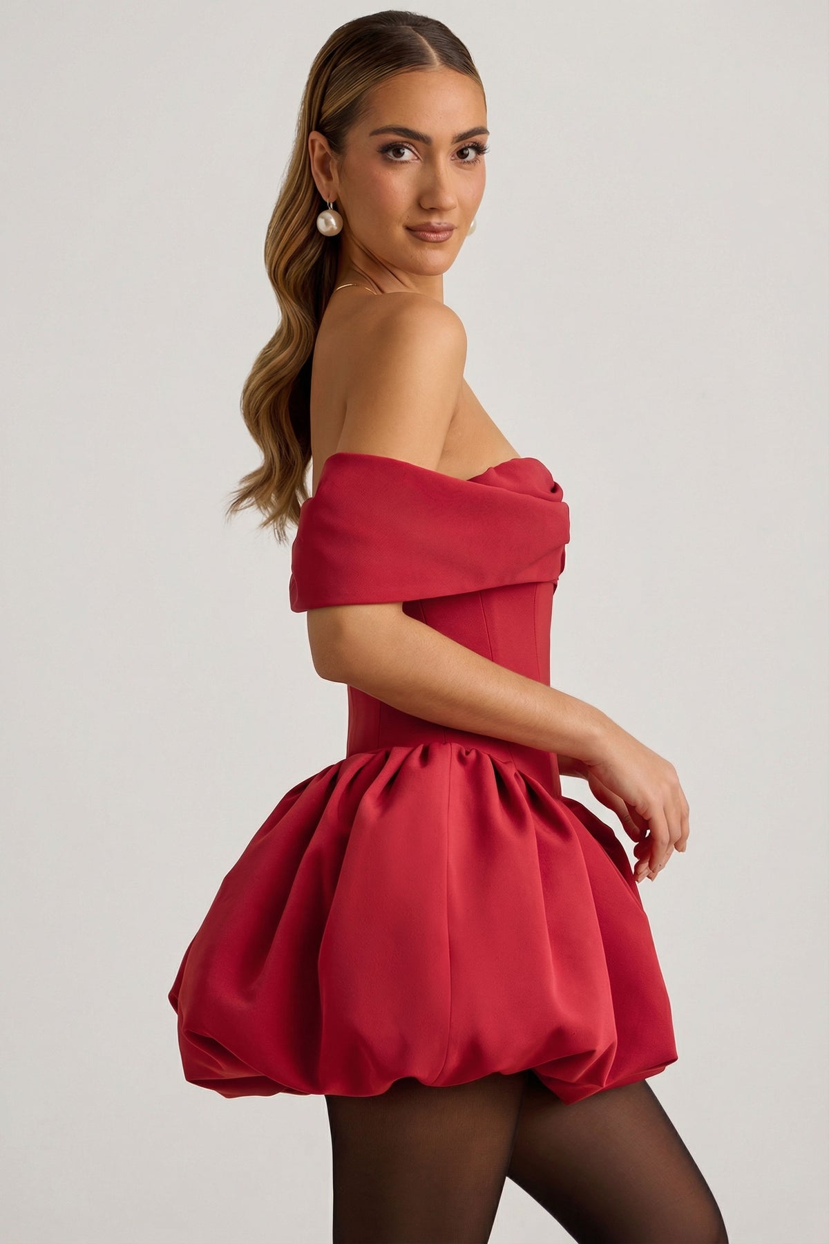 ⁣⁢Mehrlagiges Off-Shoulder-Korsett-Minikleid mit Ballonsaum in Rot⁤⁣