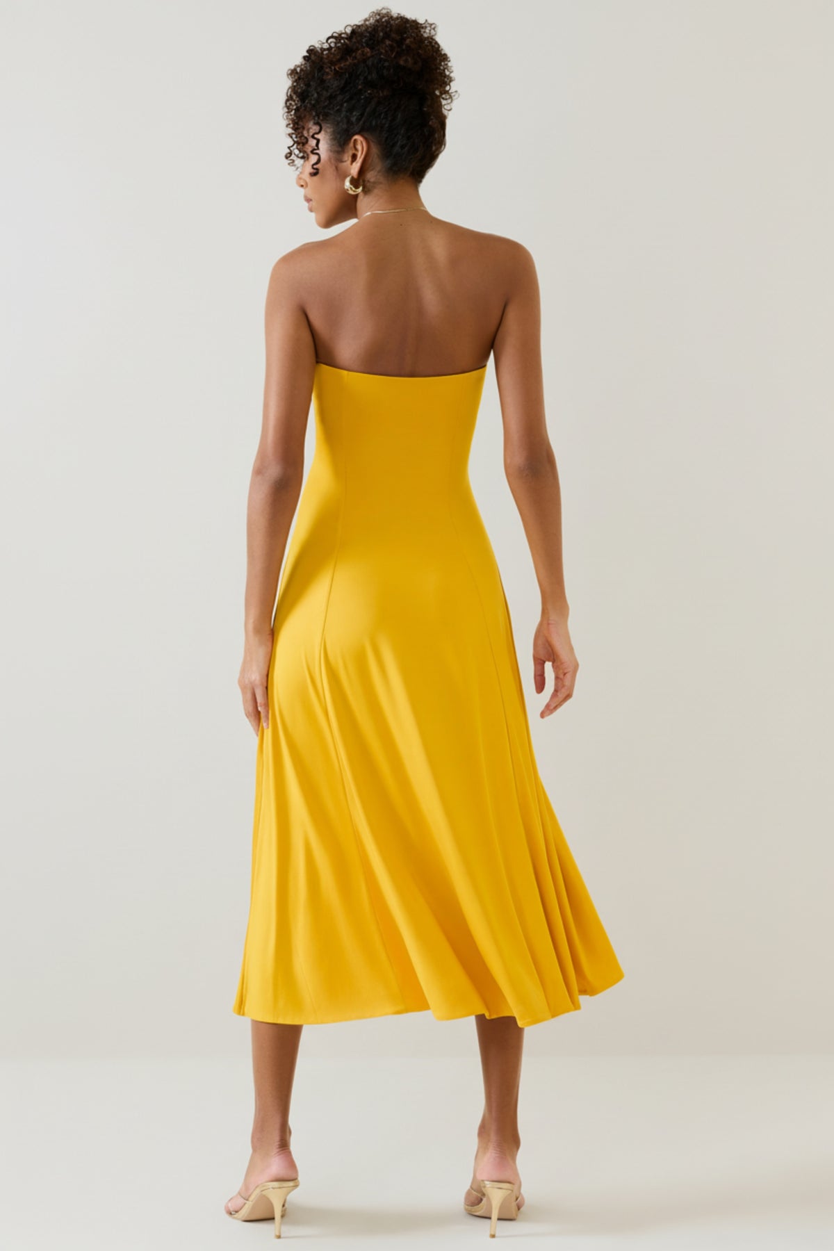 ⁣⁢Trägerloses A-Linien-Midaxikleid aus Slinky-Jersey in Goldgelb⁤⁣
