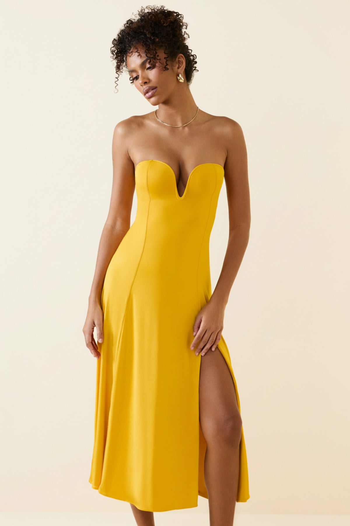 ⁣⁢Trägerloses A-Linien-Midaxikleid aus Slinky-Jersey in Goldgelb⁤⁣