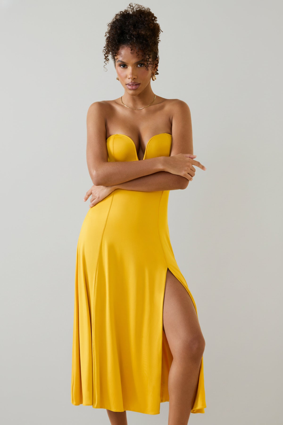 ⁣⁢Trägerloses A-Linien-Midaxikleid aus Slinky-Jersey in Goldgelb⁤⁣