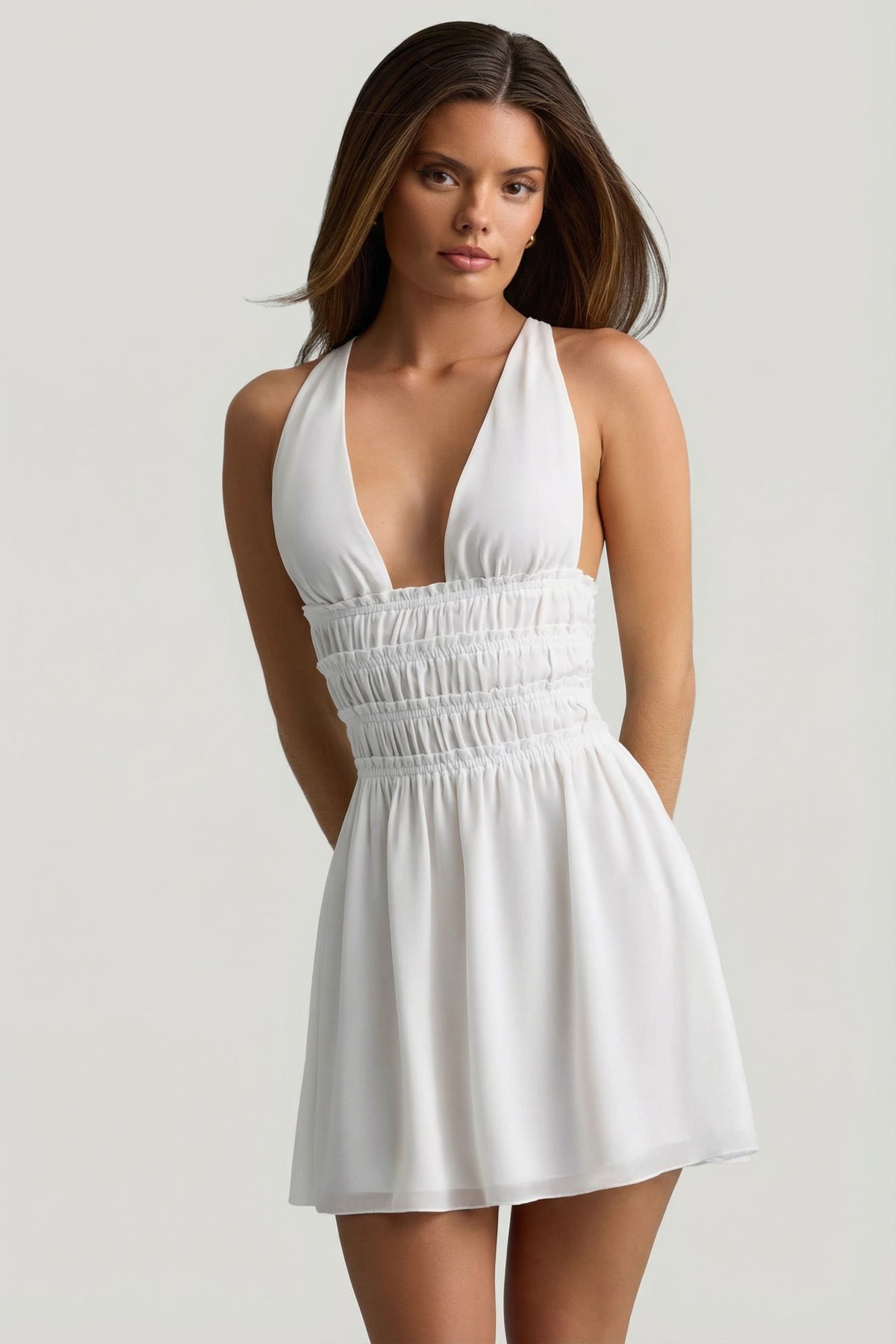 ⁣⁢Plunge Cross-Back Minikleid in Weiß⁤⁣