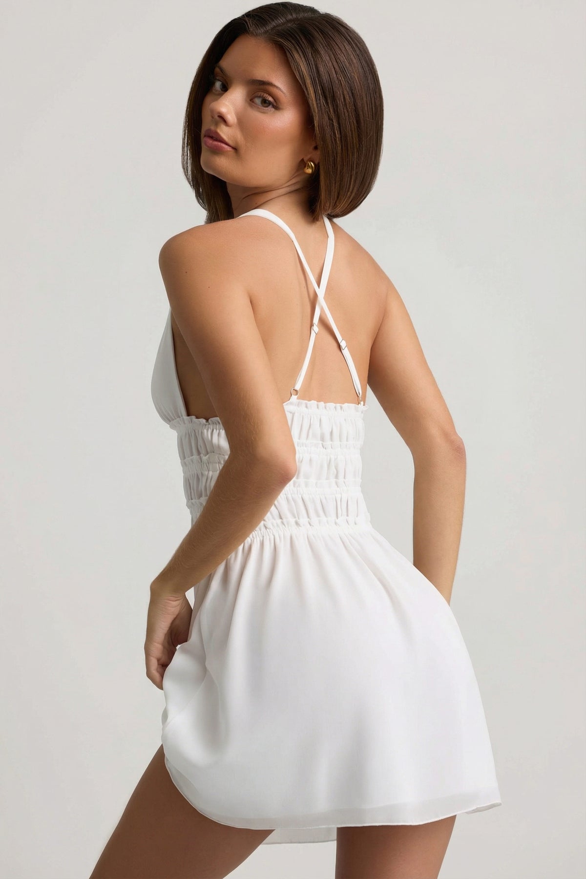 ⁣⁢Plunge Cross-Back Minikleid in Weiß⁤⁣