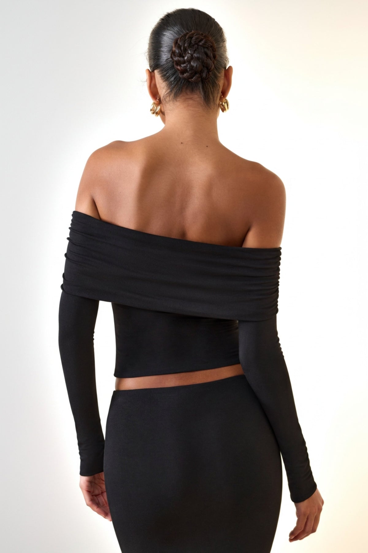 ⁣⁢Modal-Top mit Carmen-Ausschnitt und langen Ärmeln in Schwarz⁤⁣