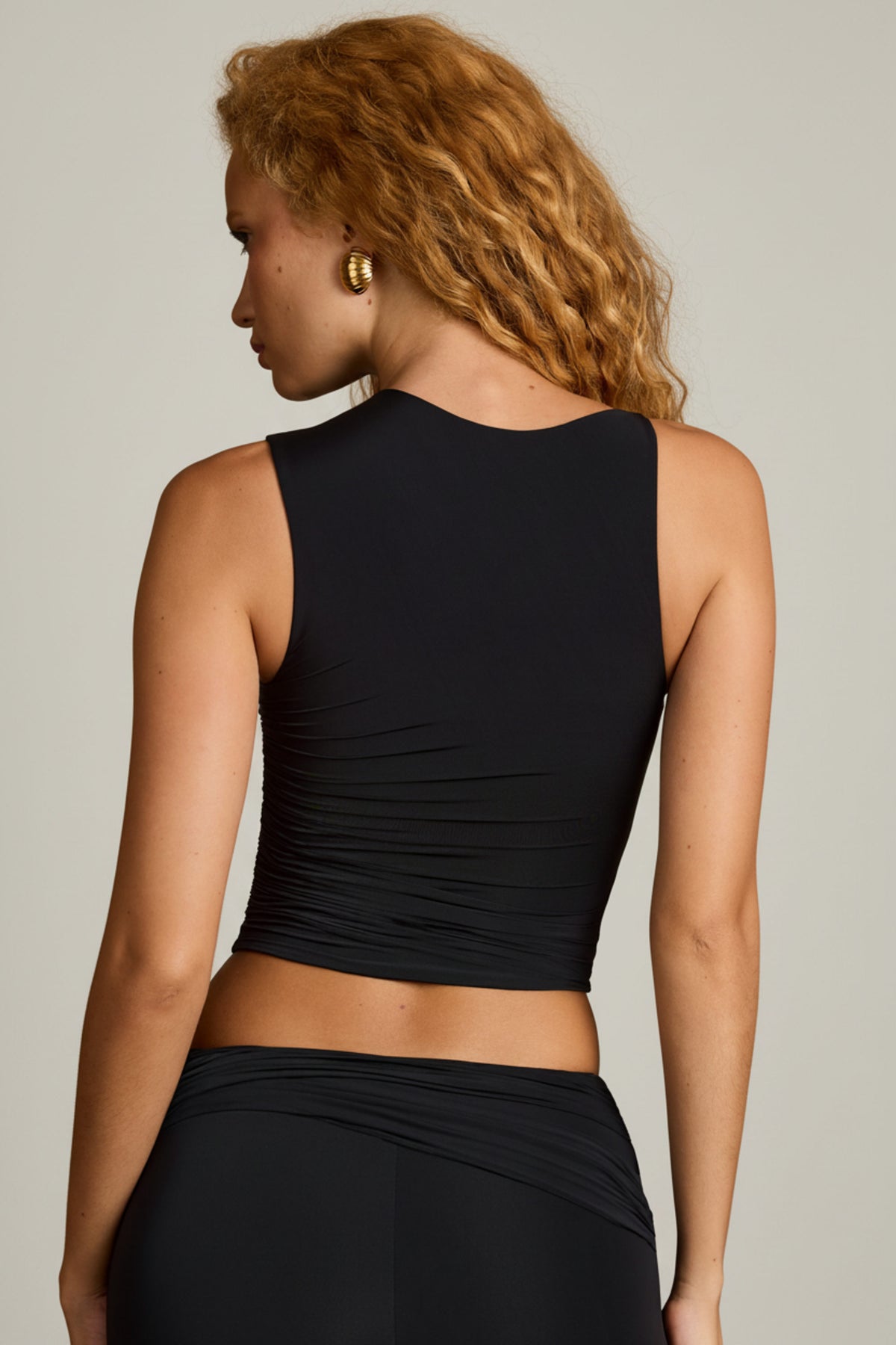 ⁣⁢Asymmetrisches Tanktop mit Schal-Detail in Black⁤⁣