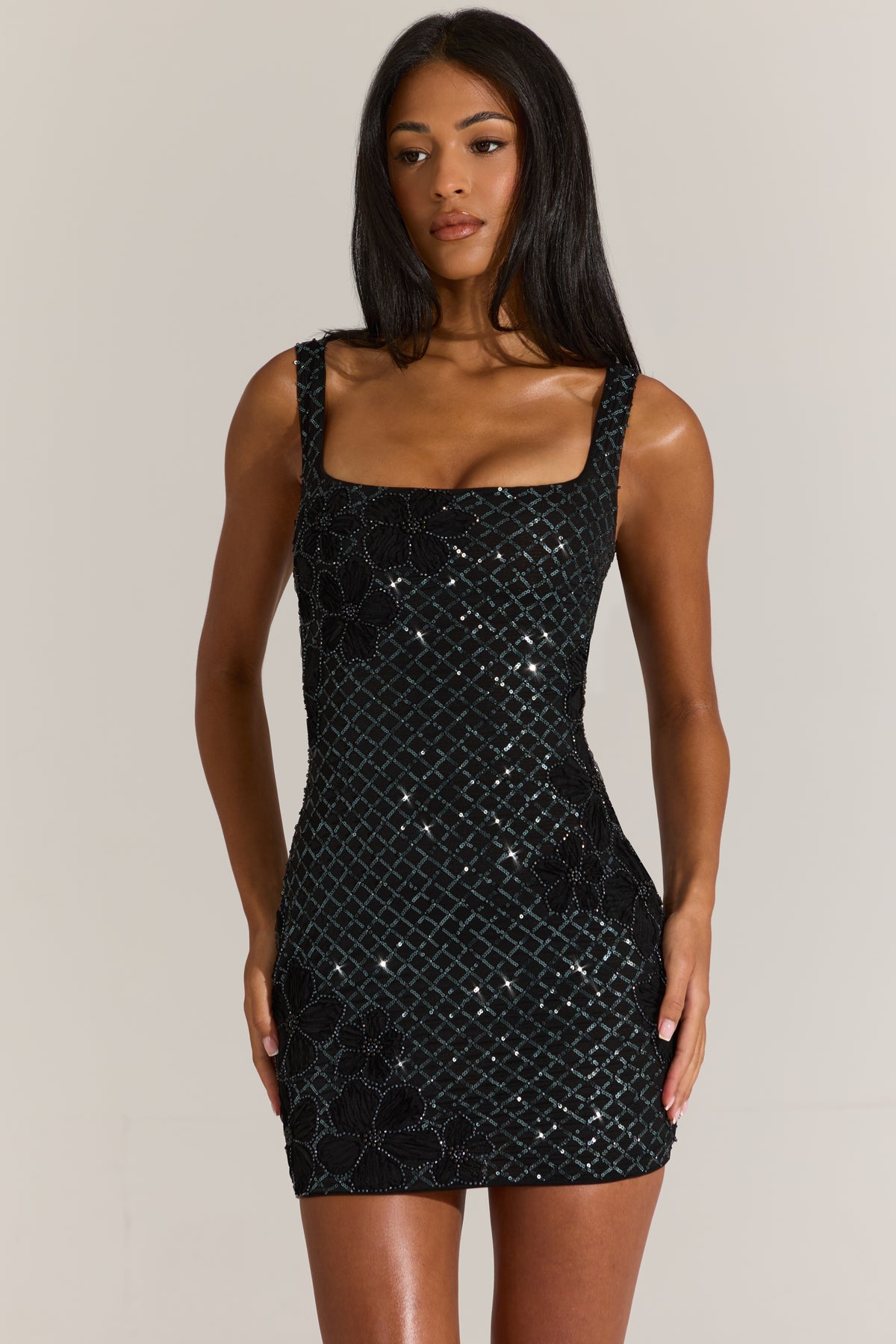 ⁣⁢Verziertes Minikleid mit eckigem Ausschnitt in Schwarz⁤⁣ - 1
