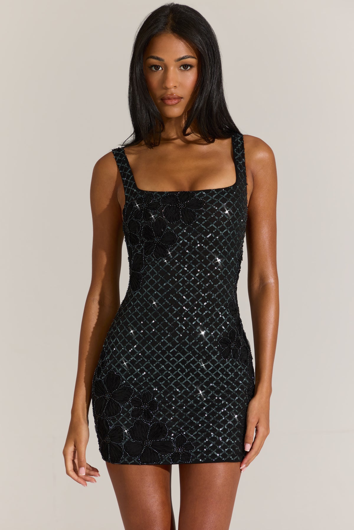 ⁣⁢Verziertes Minikleid mit eckigem Ausschnitt in Schwarz⁤⁣