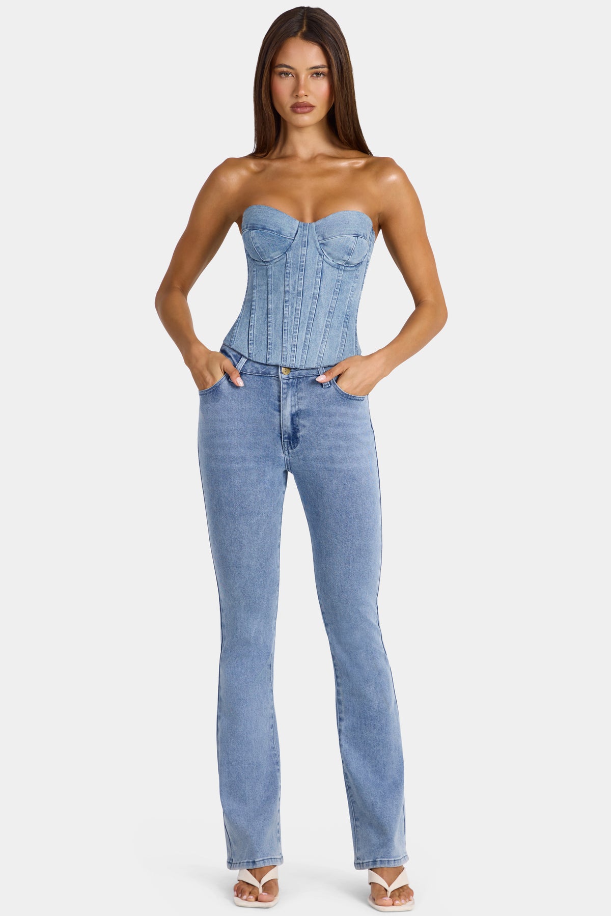 ⁣⁢Low-Rise Schlagjeans in Hellblau⁤⁣ - 1