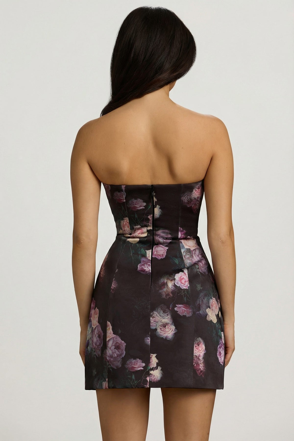 ⁣⁢Trägerloses strukturiertes Tulpen-Minikleid in schwarzem Blumenmuster⁤⁣