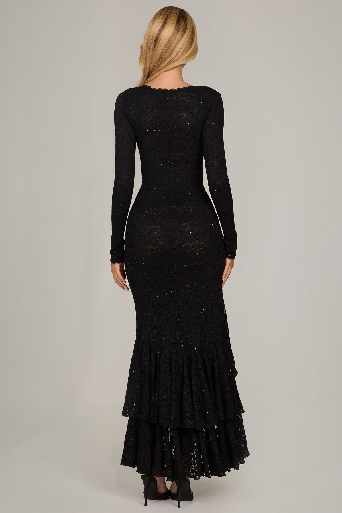 ⁣⁢Maxikleid mit Pailletten-Spitze und langen Ärmeln in Schwarz⁤⁣