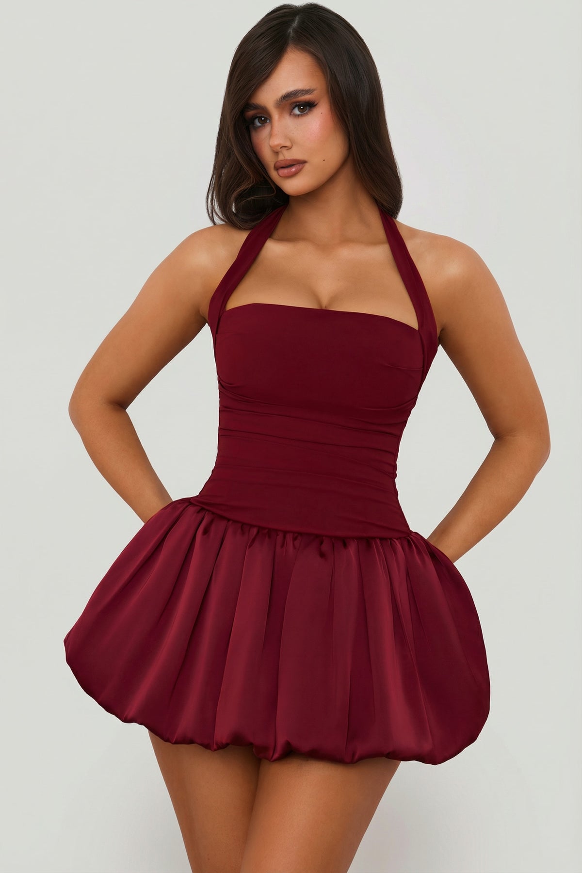⁣⁢Neckholder-Korsett-Minikleid mit Ballonsaum und Schnürung in Beerenrot⁤⁣