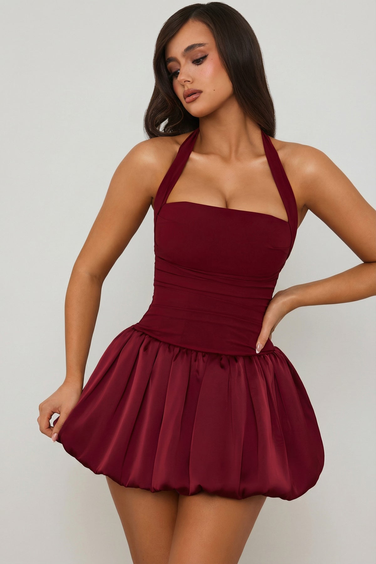 ⁣⁢Neckholder-Korsett-Minikleid mit Ballonsaum und Schnürung in Beerenrot⁤⁣