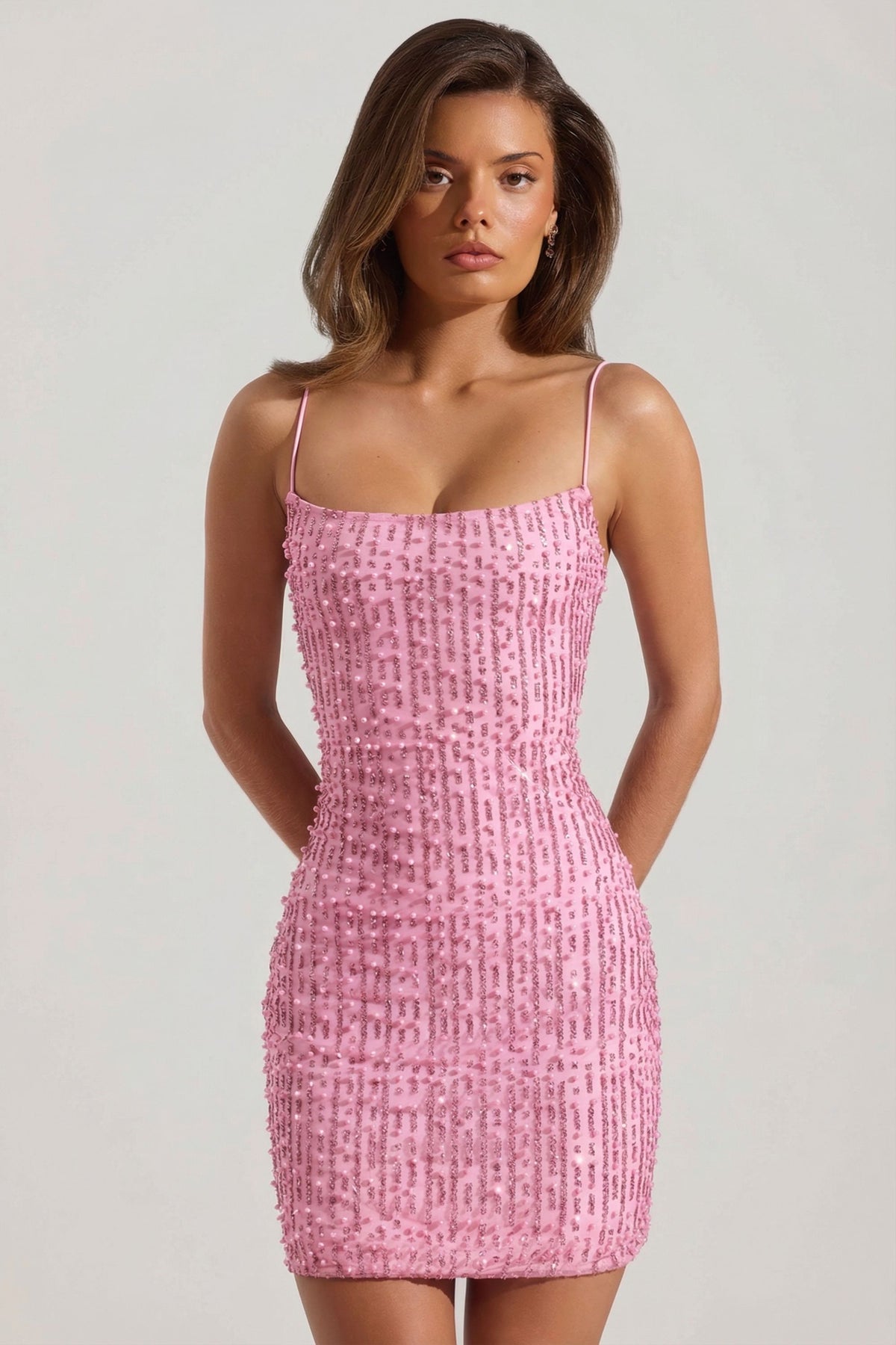 ⁣⁢Verziertes Minikleid mit Bodycon-Passform und U-Boot-Ausschnitt in Pink⁤⁣