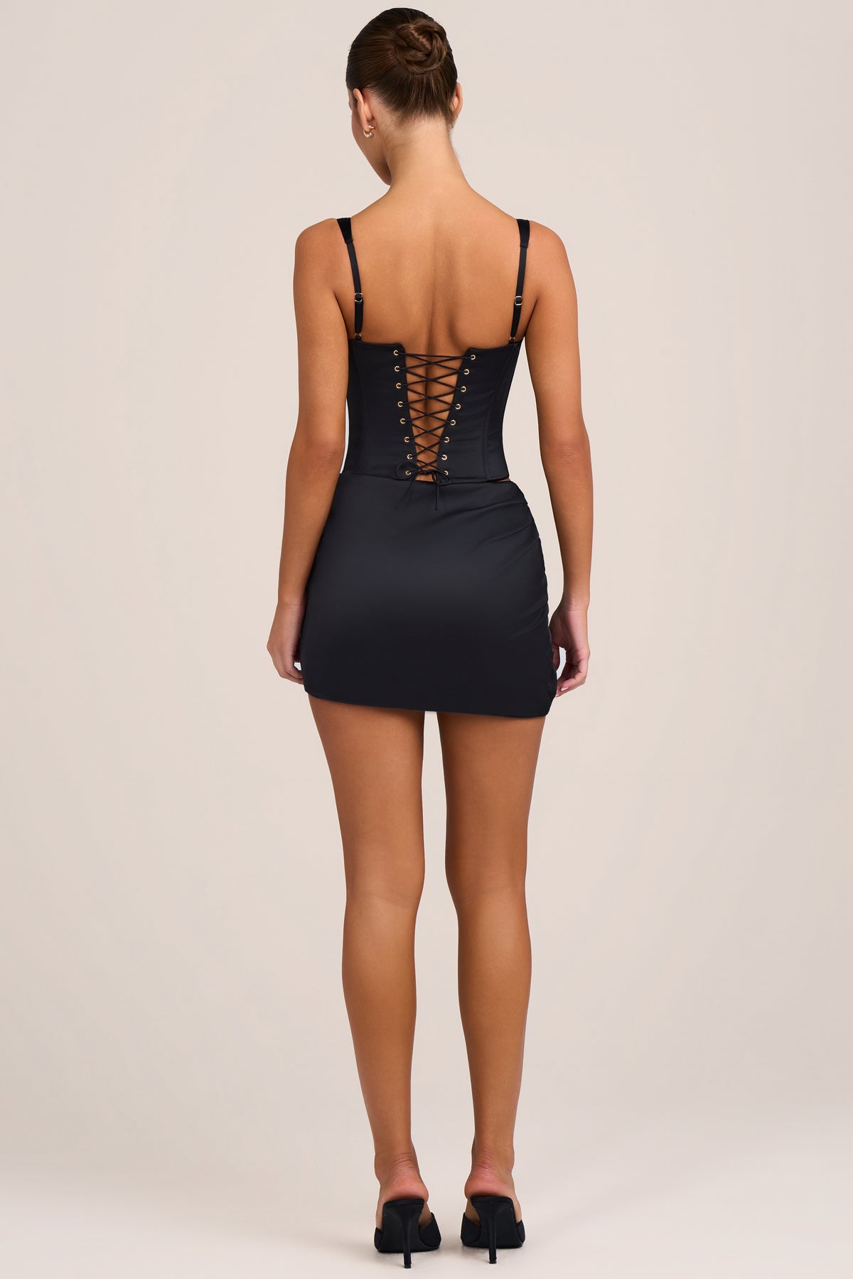 ⁣⁢Satin-Minirock mit tiefem Bund in Schwarz⁤⁣ - 2