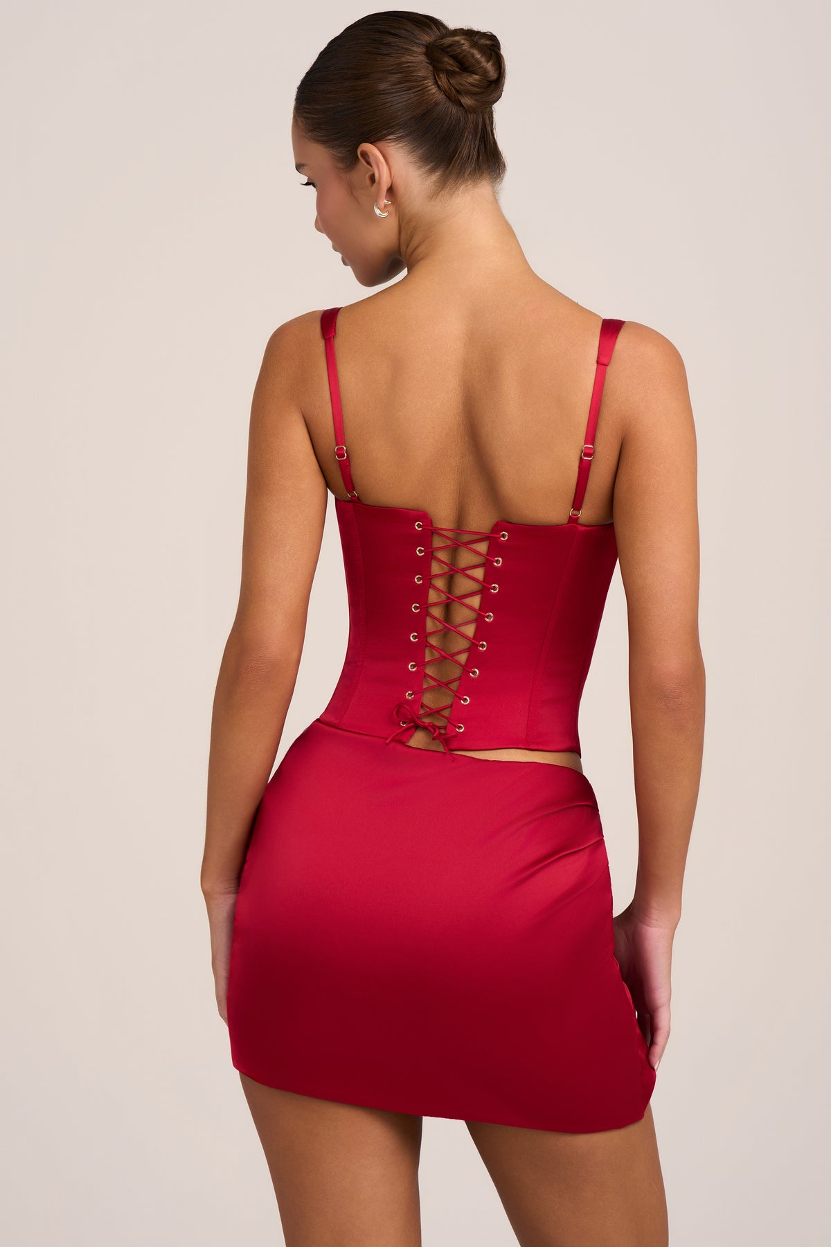 ⁣⁢Satin Minirock mit tiefem Bund in Fire Red⁤⁣ - 2