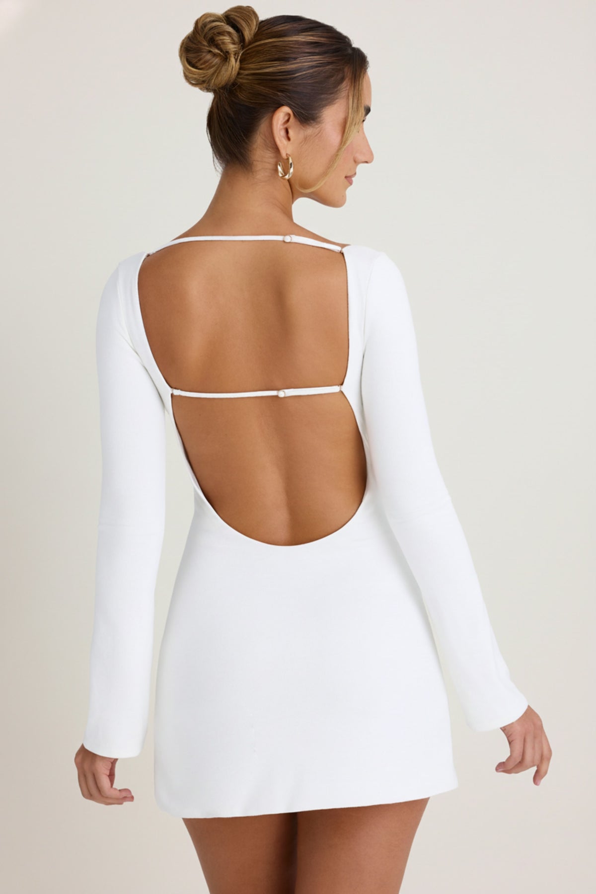 ⁣⁢Cut-Out-Langarm-Minikleid in Weiß⁤⁣