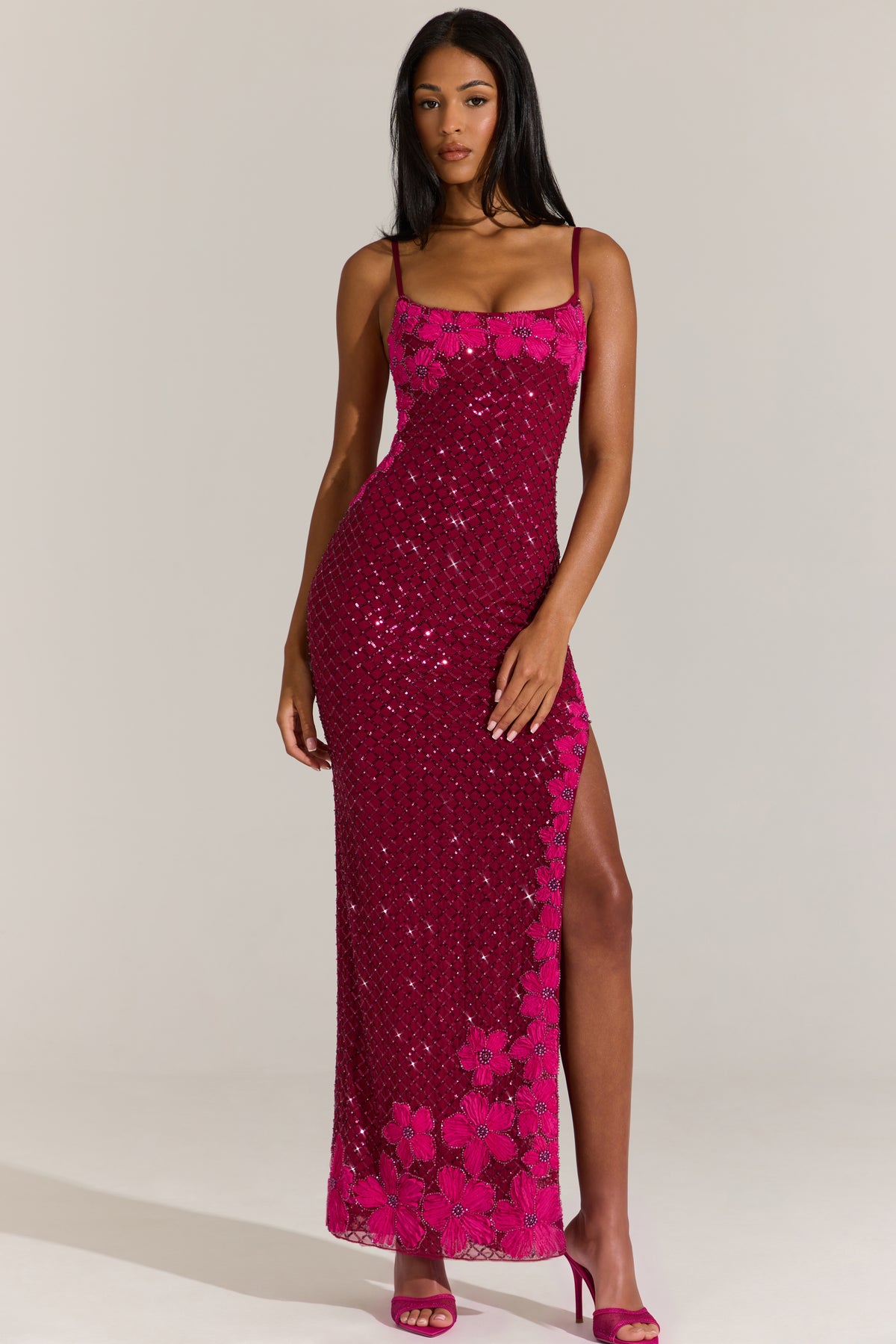 ⁣⁢Verziertes Maxikleid mit eckigem Ausschnitt in Cranberry⁤⁣